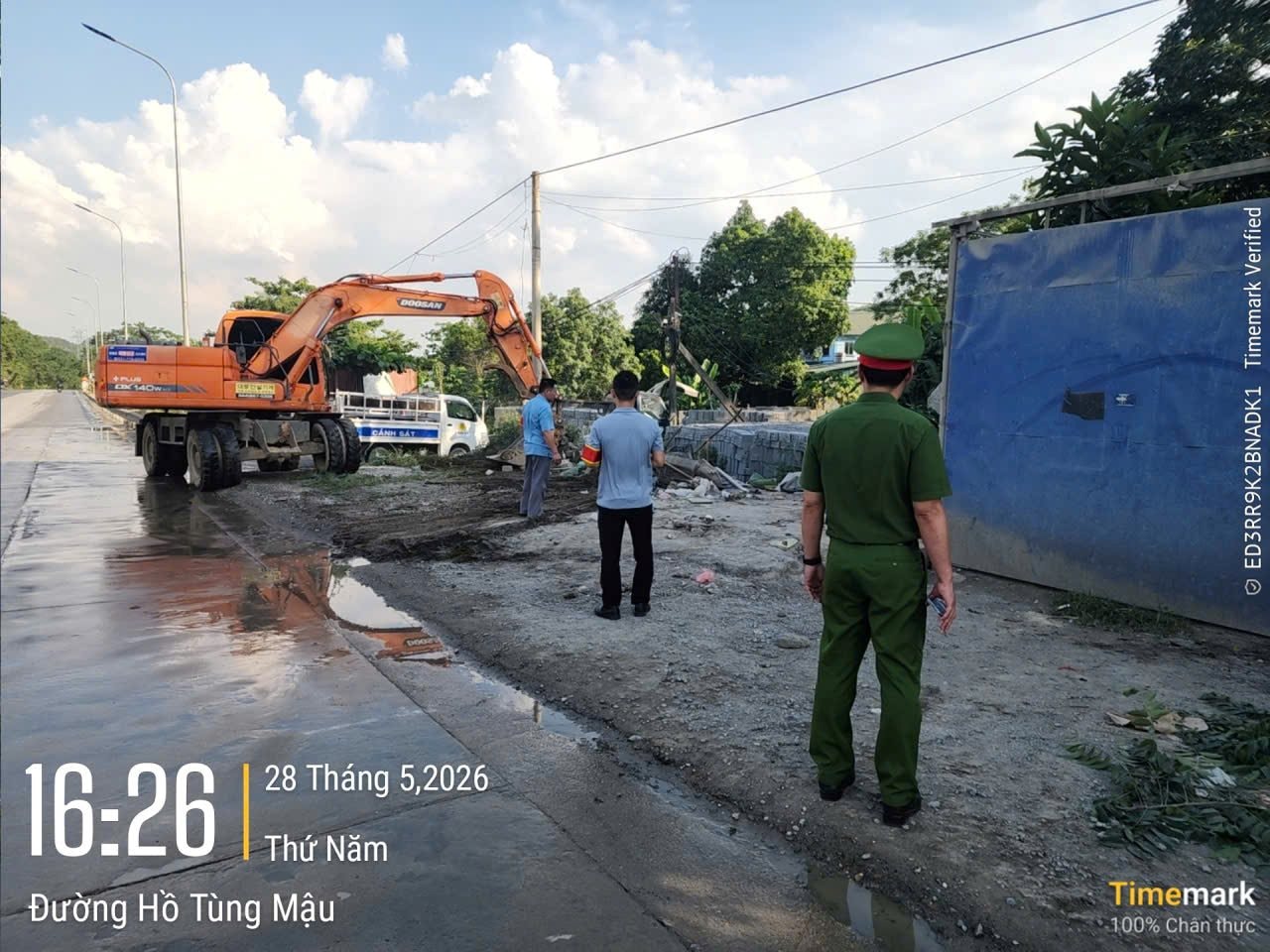 tang-cuong-xu-ly-vi-pham-hanh-lang-an-toan-duong-bo-tai-km444-700-km444-900-tren-tuyen-duong-ho-chi-minh.jpg
