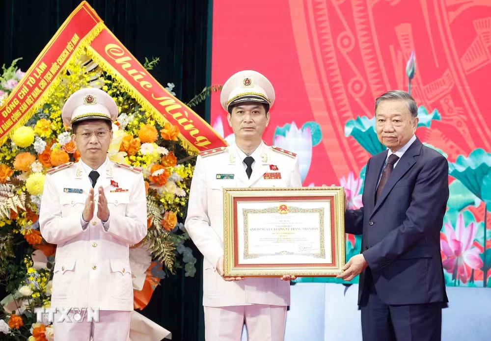 ttxvn-tong-bi-thu-chu-tich-nuoc-du-le-ky-niem-80-ngay-truyen-thong-hoc-vien-an-ninh-nhan-dan-8840665-5.jpg