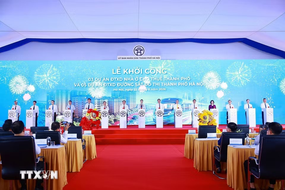 Thủ tướng Lê Minh Hưng và các đại biểu khởi công dự án nhà ở cho thuê và 5 đường sắt đô thị thành phố Hà Nội. (Ảnh: Dương Giang/TTXVN) ​