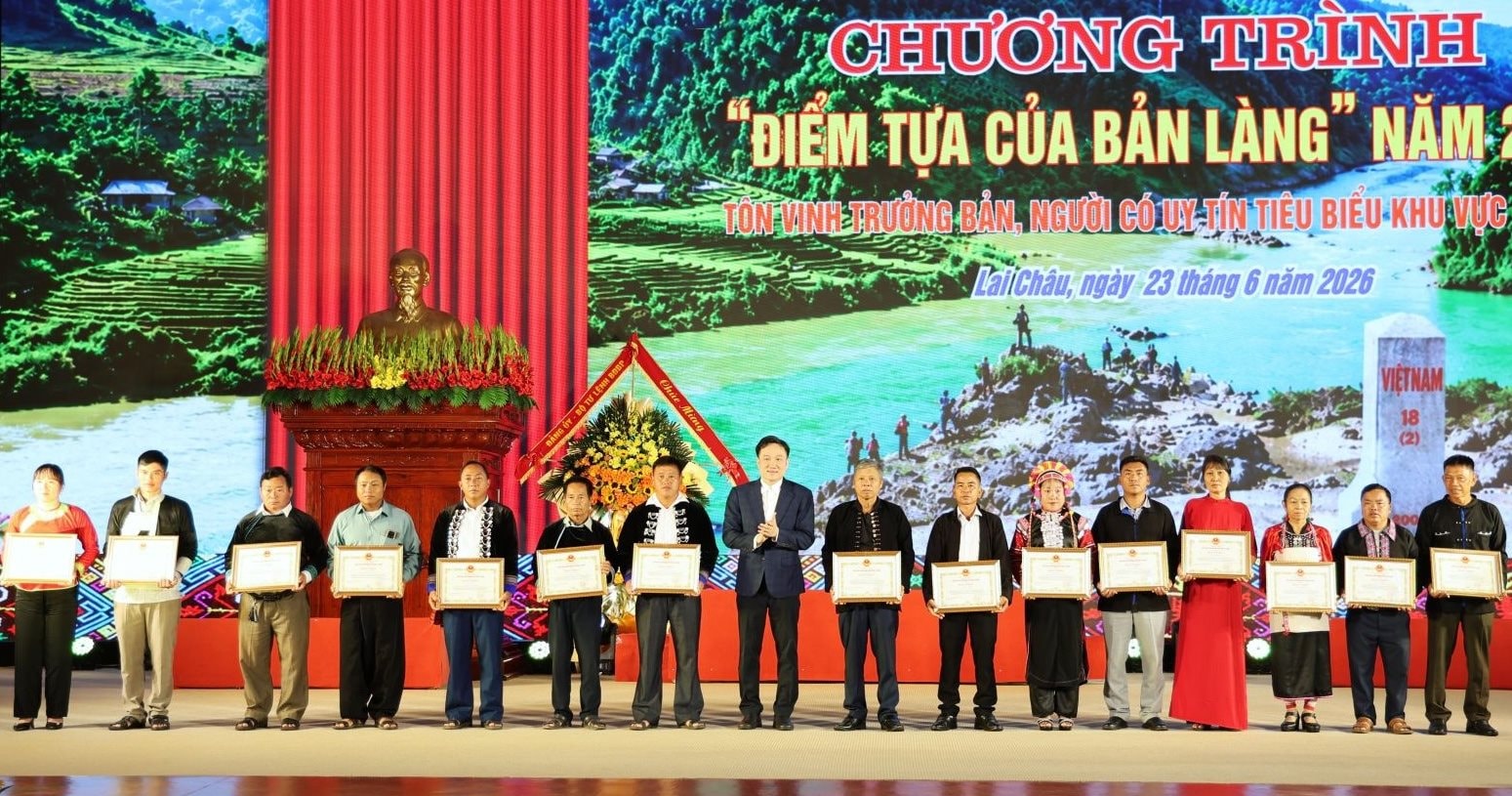 pbt-tinh-tuan-anh-tang-hoa.jpeg