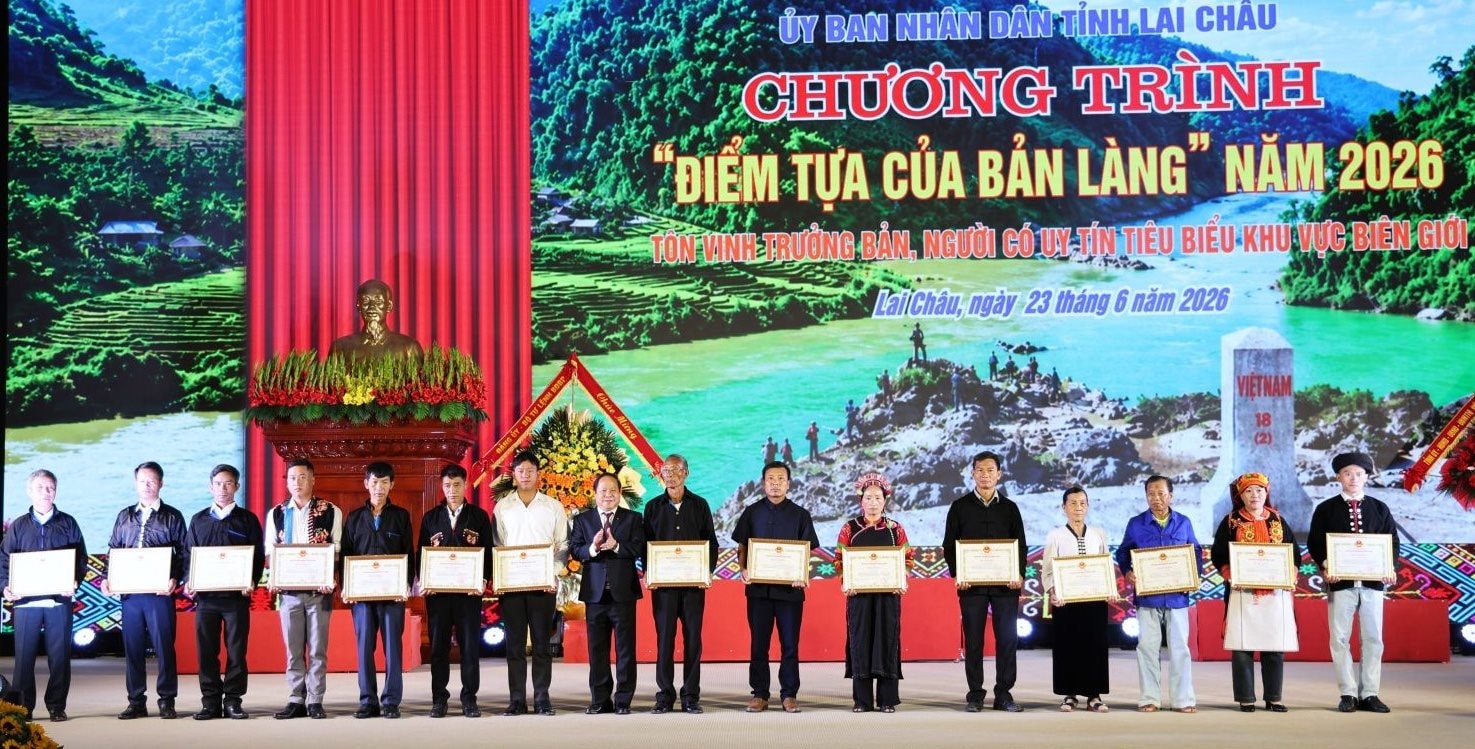 pct-hai-tang-bang-khen.jpeg