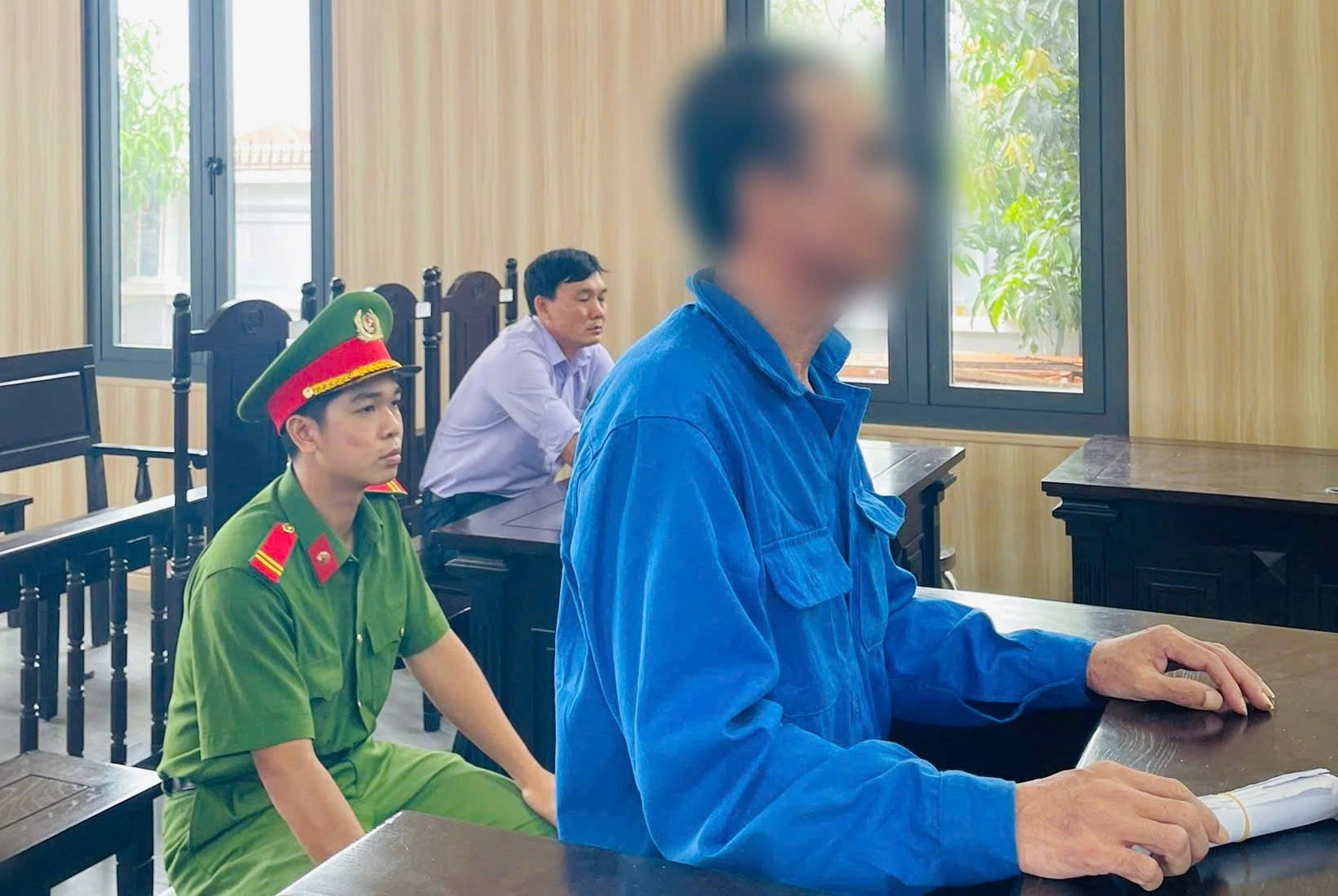 TAND khu vực 8 - Cần Thơ xét xử và bị cáo Sơn Khanh Si Ri về tội danh “Hiếp dâm người dưới 16 tuổi” và “Dâm ô đối với người dưới 16 tuổi”.