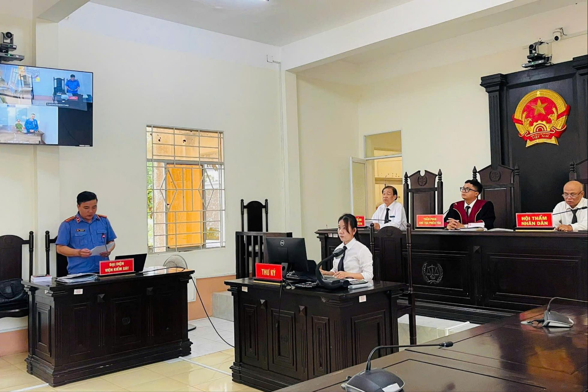 xét xử trực tuyến