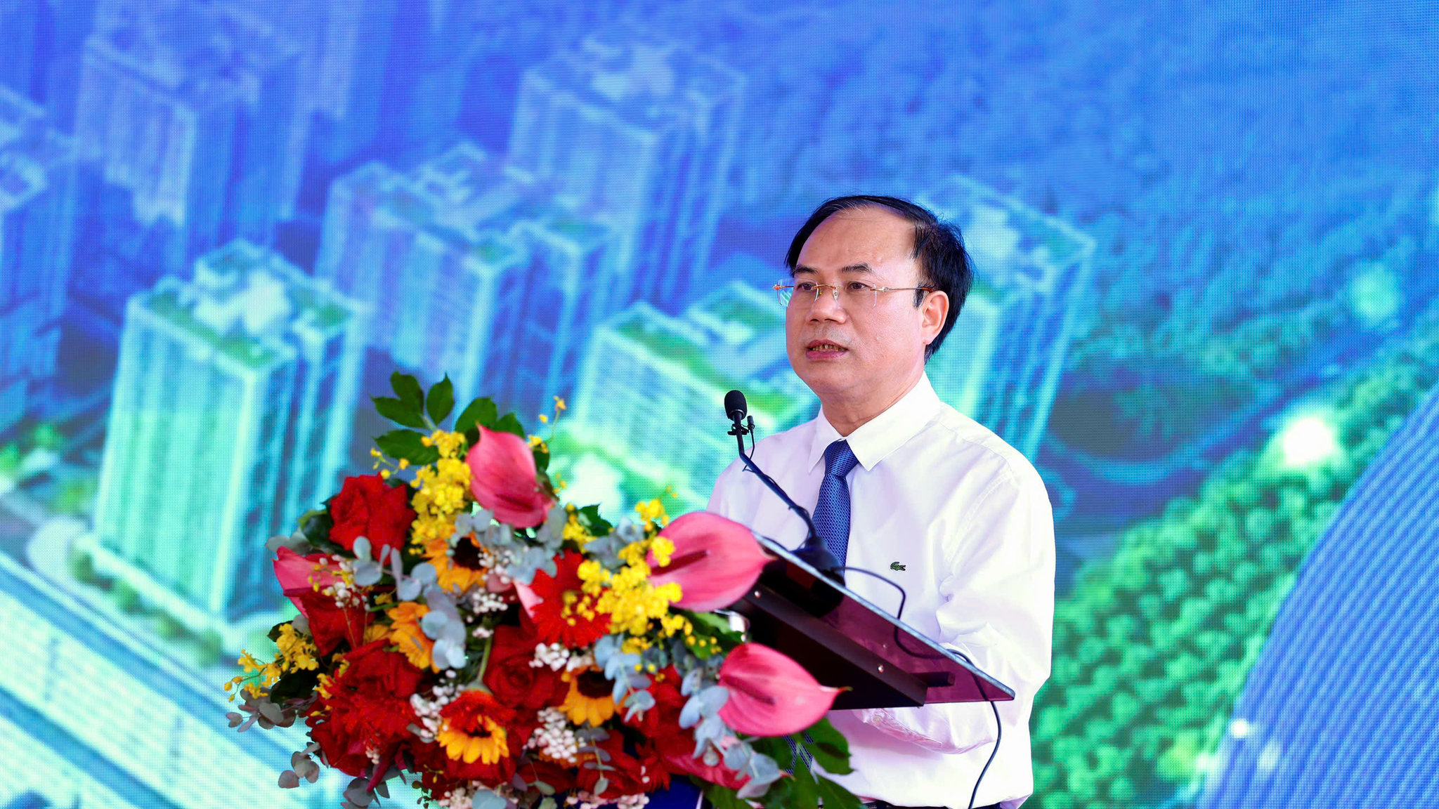 Ông Nguyễn Văn Sinh – Thứ trưởng Bộ Xây dựng phát biểu chúc mừng tại Lễ khởi công Dự án Nhà ở xã hội – Nhà ở cho thuê Becamex
