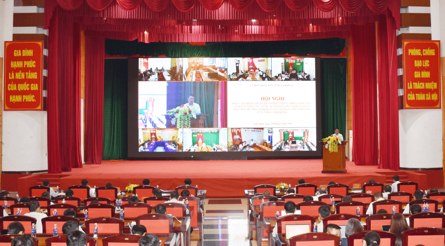 Quang cảnh hội nghị.