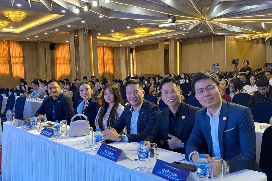 Đông đảo doanh nghiệp tham dự Hội nghị Chuyển đổi số & Thương mại điện tử Việt Nam 2026 với chủ đề _Chuẩn hóa để dẫn đầu