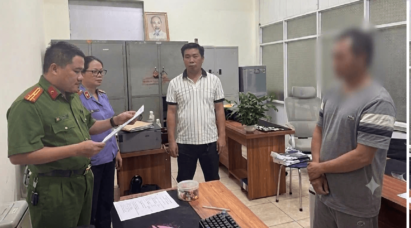 Công an tỉnh khởi tố nhiều đối tượng phạm tội về buôn lậu, vận chuyển trái phép hàng hoá qua biên giới.