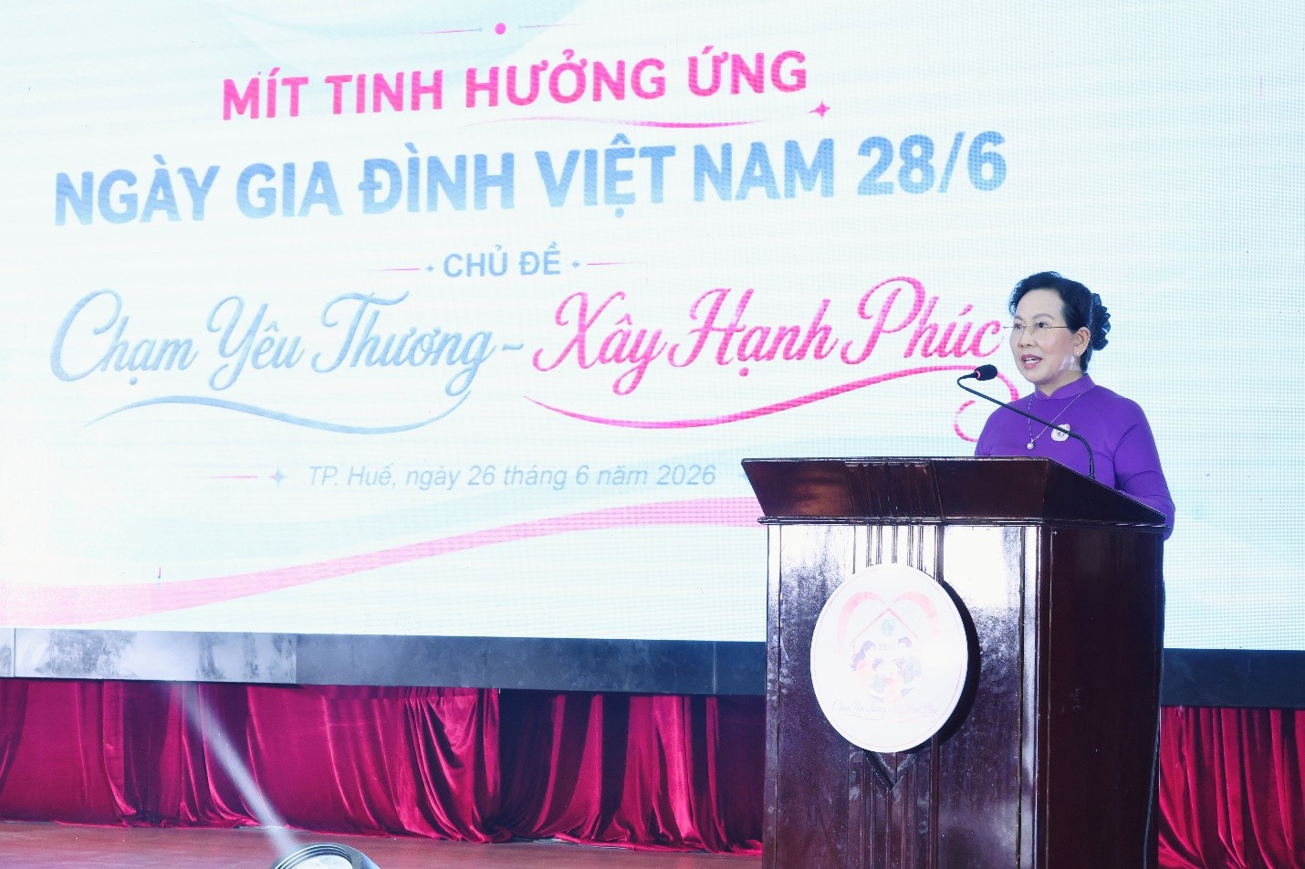 Bà Lê Thị Thủy, Ủy viên Ban Chấp hành Trung ương Đảng, Phó Chủ tịch Ủy ban Trung ương MTTQ Việt Nam, Chủ tịch Hội LHPN Việt Nam phát biểu tại lễ mít tinh. 