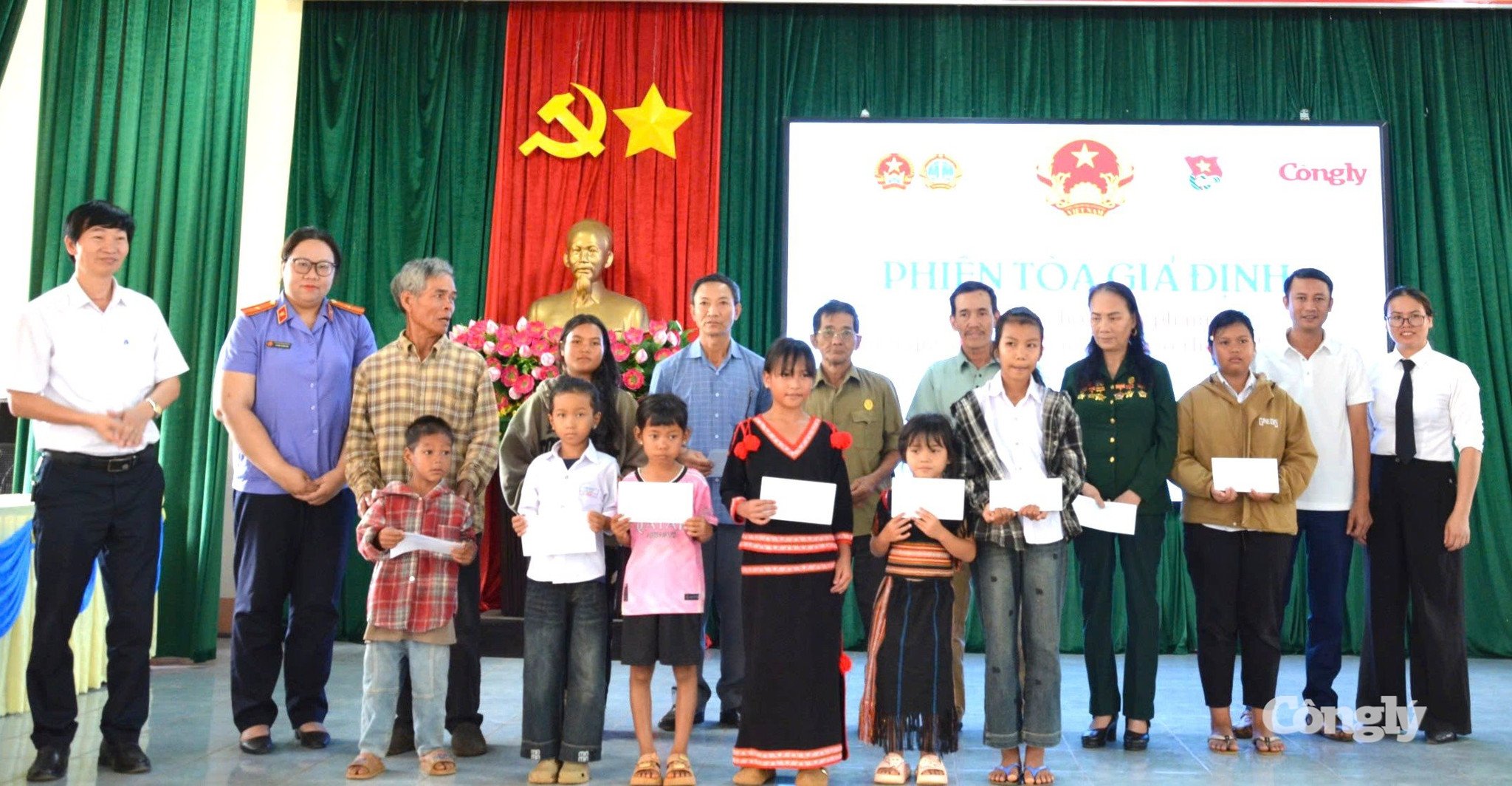 GL. phien toa gia dinh, phuong AN PHU 7