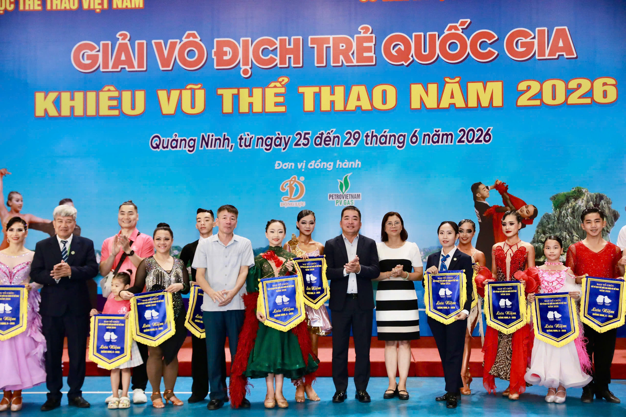 trao giải