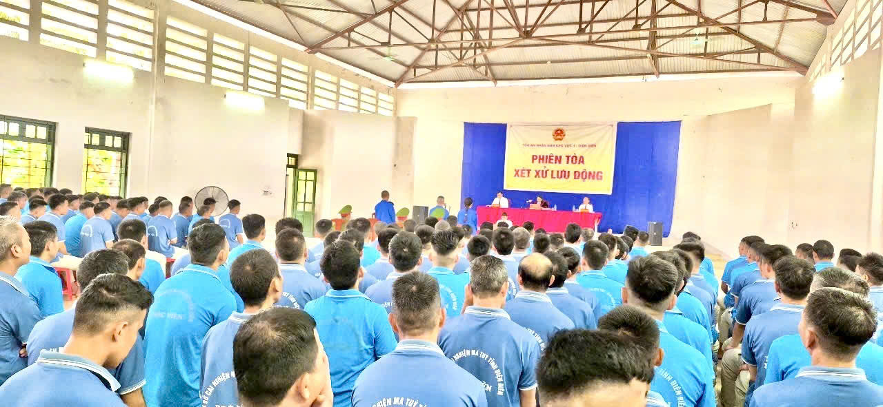 Toàn cảnh phiên tòa lưu động.