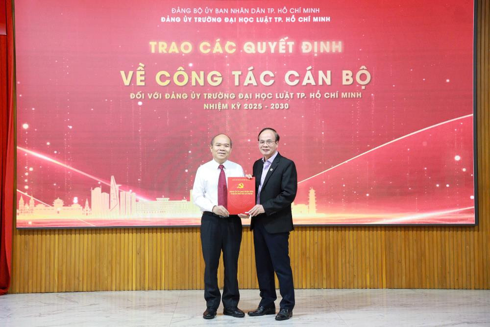 d.c-tran-van-bay-trao-qd-pho-bi-thu-cho-d.c-nhiem(1).jpg