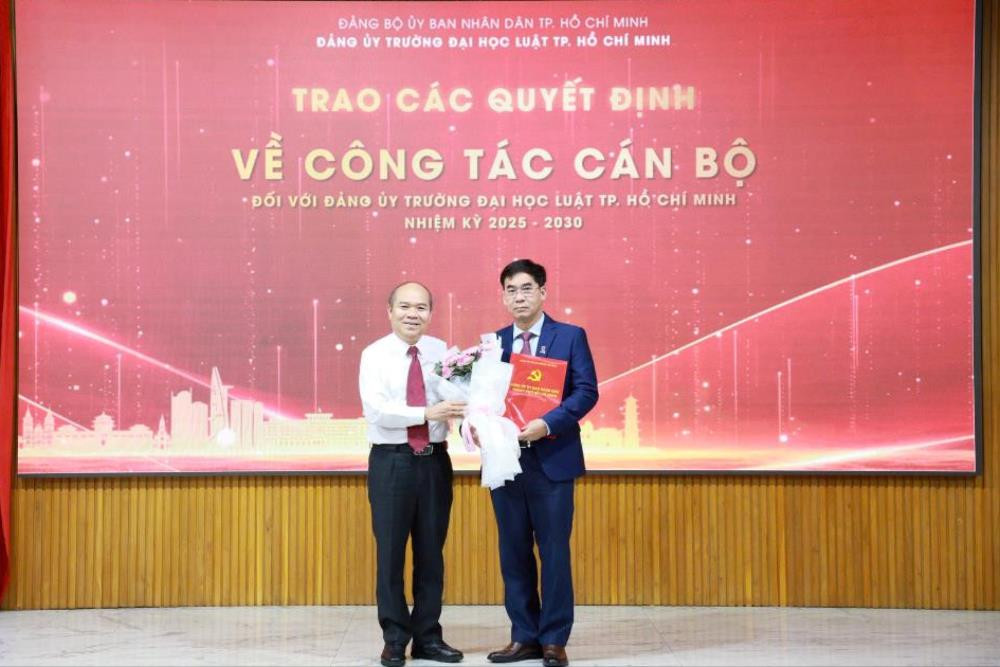 d.c-tran-van-bay-trao-quyet-dinh-1-.jpg