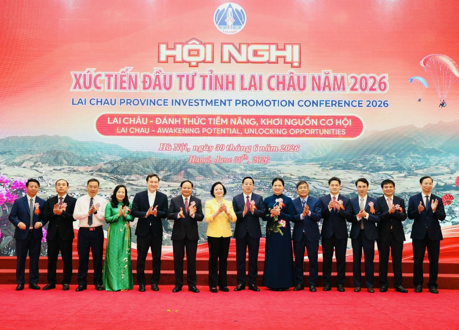 Đại biểu chụp ảnh lưu niệm tại Hội nghị.