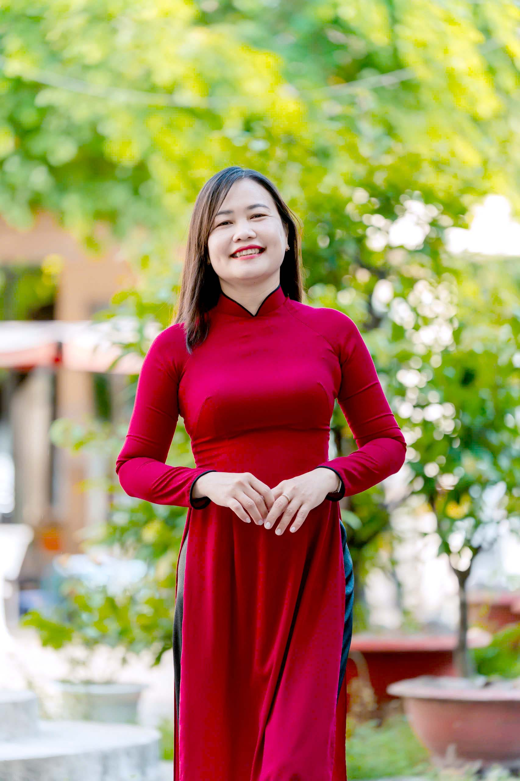 anh 7 - Hanh - Thu ky TAND khu vuc 8
