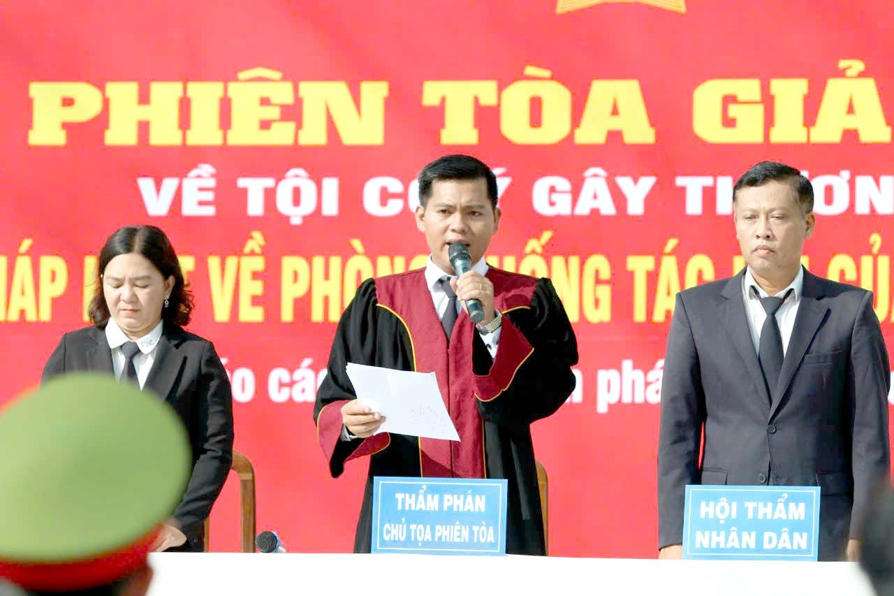 anh 8 - Thu ky Nguyen Khac Tuan