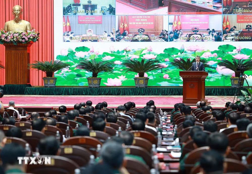 Thủ tướng Lê Minh Hưng phát biểu chỉ đạo tại Hội nghị quân chính toàn quân 6 tháng đầu năm 2026. (Ảnh: Dương Giang/TTXVN) ttxvn-thu-tuong-du-hoi-nghi-quan-chinh-toan-quan-6-thang-dau-nam-2026-12.jpg