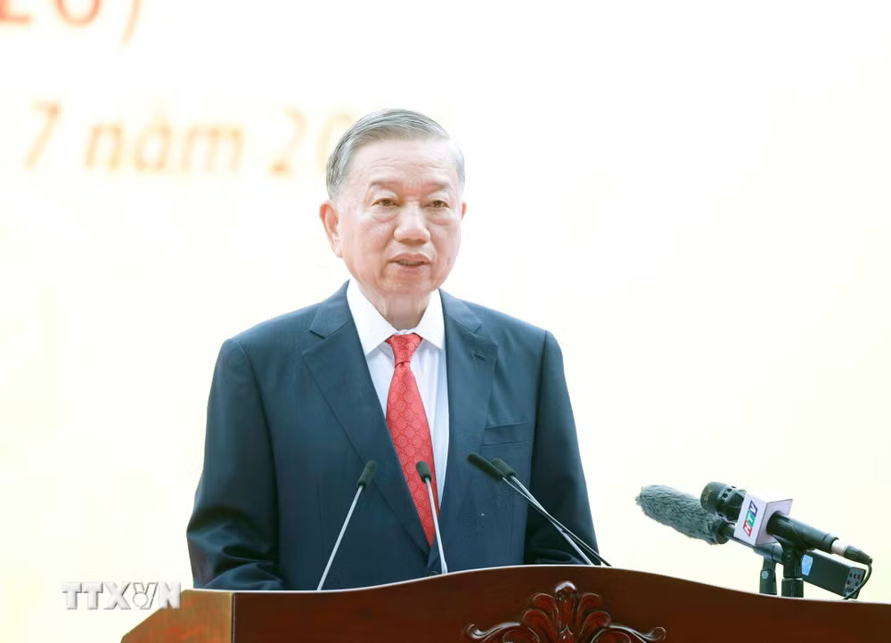 ttxvn-le-ky-niem-50-nam-thanh-pho-sai-gon-gia-dinh-mang-ten-chu-tich-ho-chi-minh8.jpg