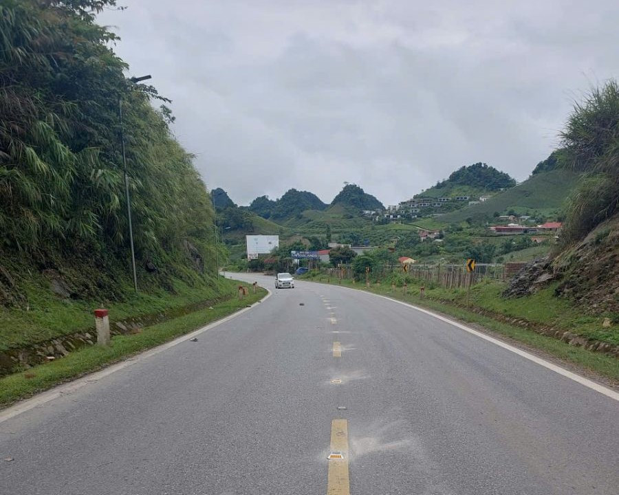 Thí điểm lắp đinh phản quang năng lượng mặt trời trên Quốc lộ 6