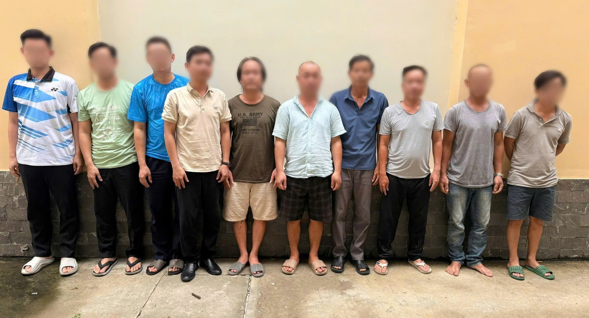Công an TP Đà Nẵng triệt xóa đường dây cá độ bóng đá qua mạng có tổng giá trị giao dịch hơn 20 tỷ đồng.