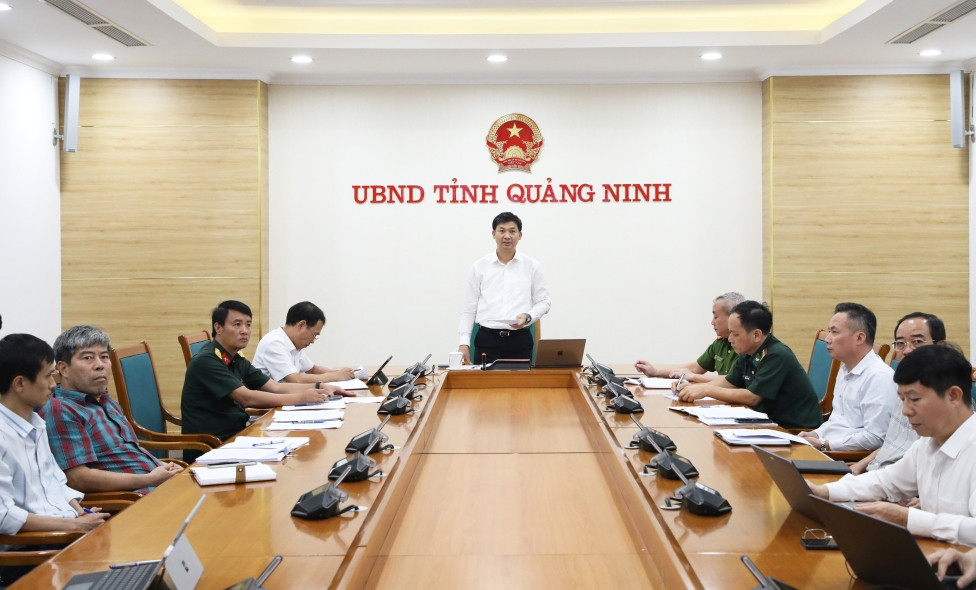 Đồng chí Nguyễn Văn Công, Phó Chủ tịch UBND tỉnh, Phó Trưởng Ban Thường trực Ban Chỉ huy Phòng chống thiên tai - Tìm kiếm cứu nạn và Phòng thủ dân sự tỉnh phát biểu chỉ đạo triển khai các phương án ứng phó.