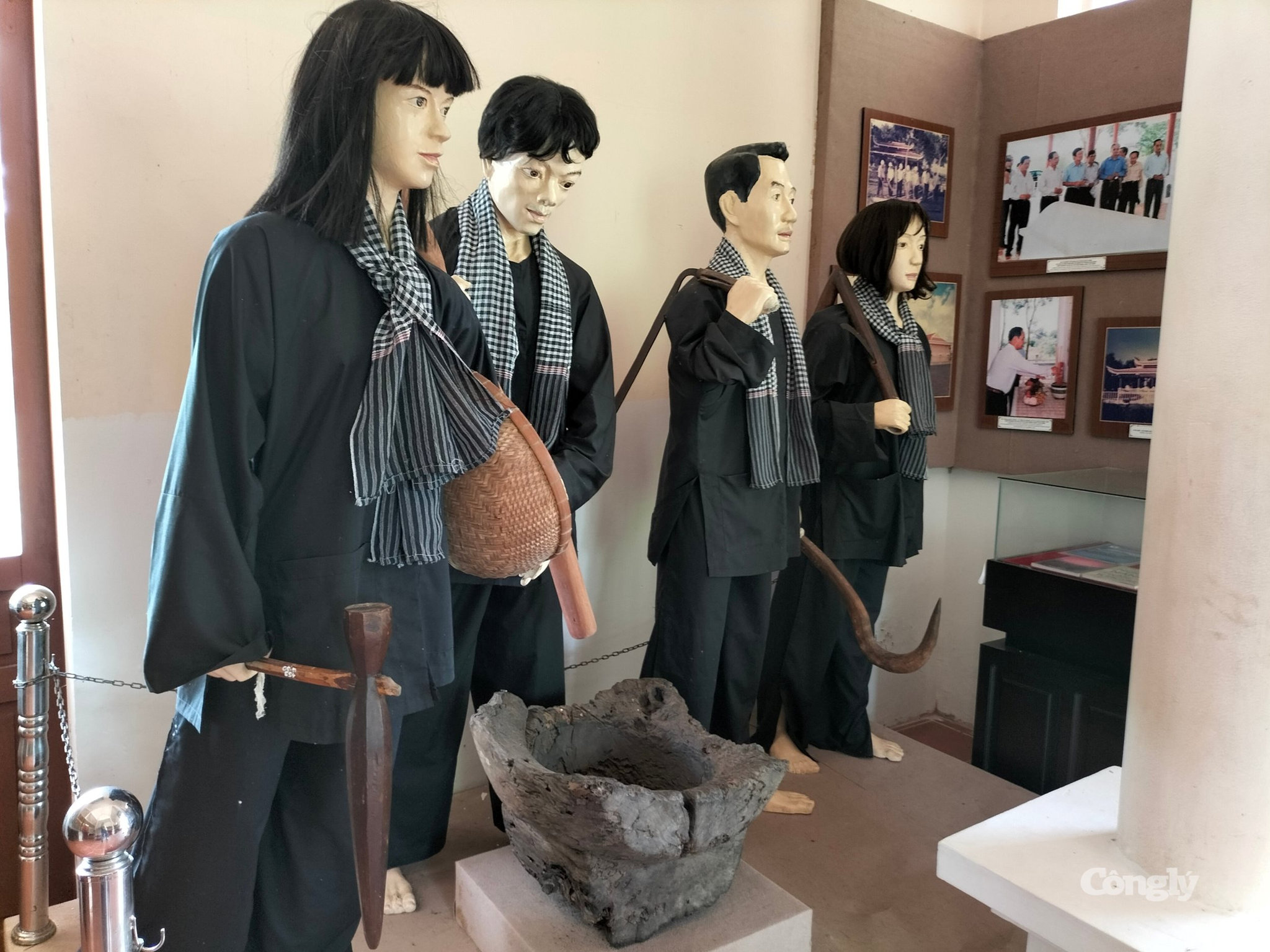 Tái hiện hình ảnh gia đình ông Mưới Chức