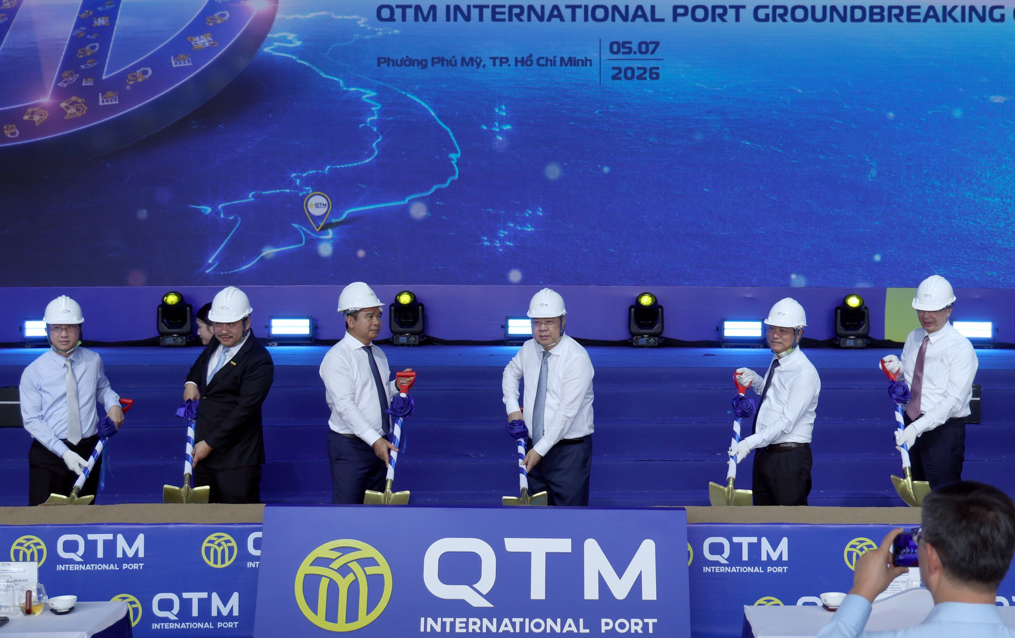 Phó Thủ tướng Thường trực Phạm Gia Túc dự lễ khởi công dự án cảng biển thuộc Cụm cảng nước sâu Cái Mép-Thị Vải (TPHCM)- Ảnh 3.