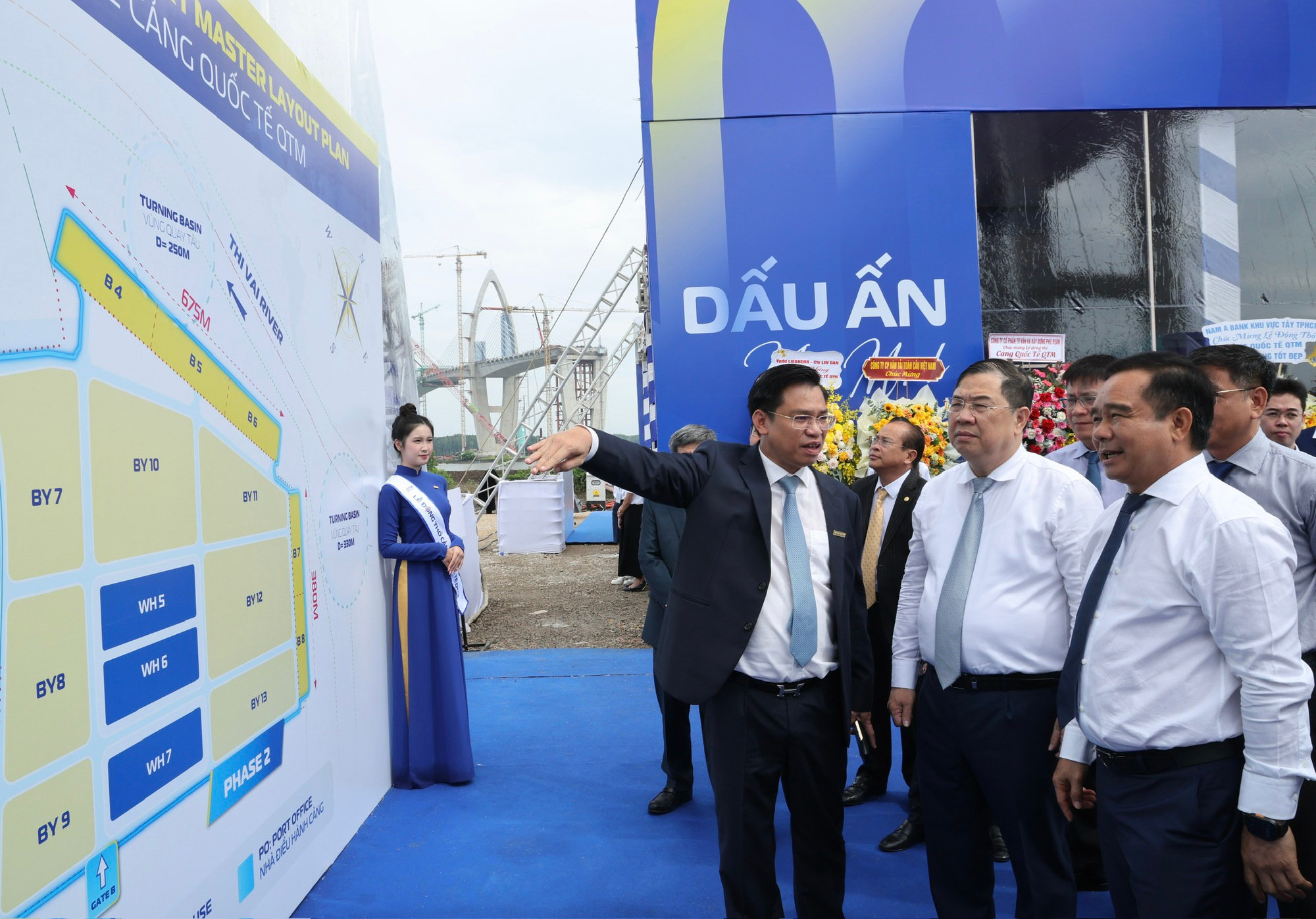 Phó Thủ tướng Thường trực Phạm Gia Túc dự lễ khởi công dự án cảng biển thuộc Cụm cảng nước sâu Cái Mép-Thị Vải (TPHCM)- Ảnh 4.