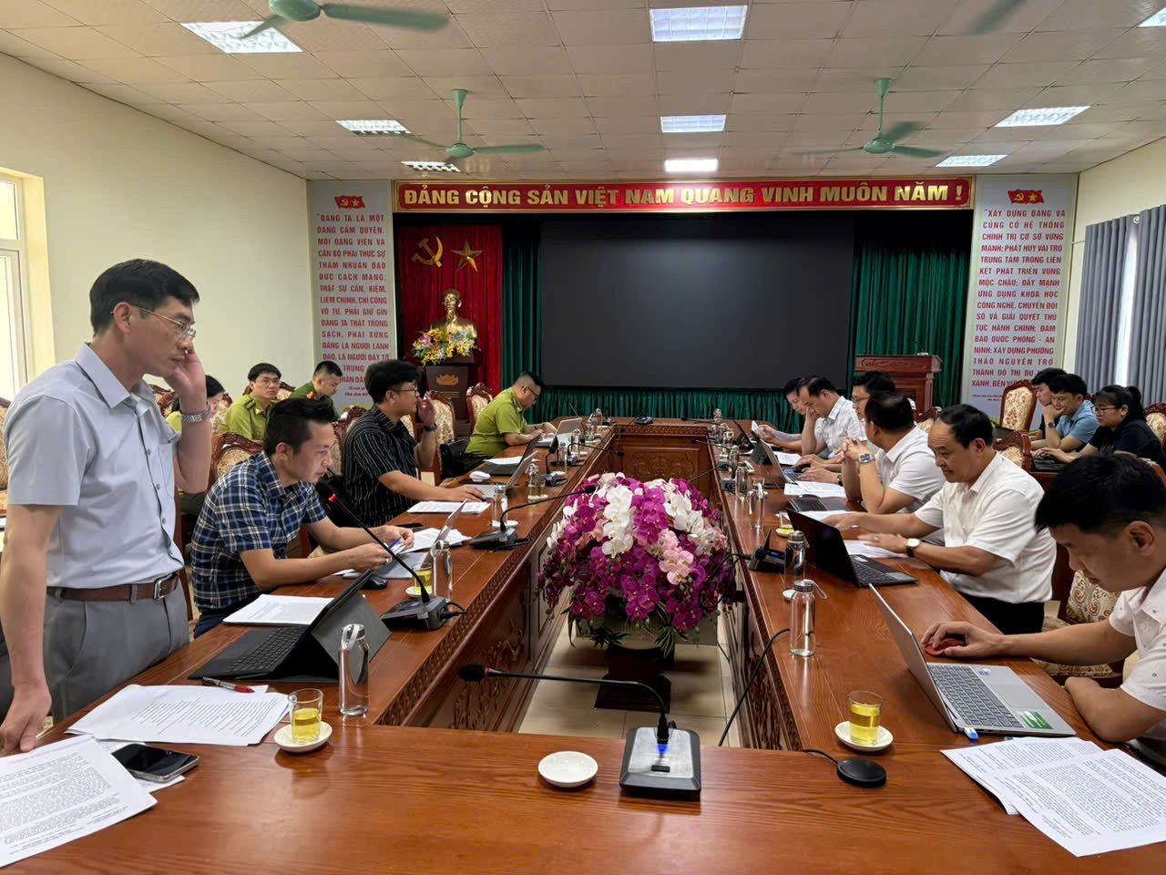 Hơn 200 cán bộ thuộc các phòng chuyên môn được tăng cường về cơ sở để làm sạch dữ liệu quốc gia về đất đai.