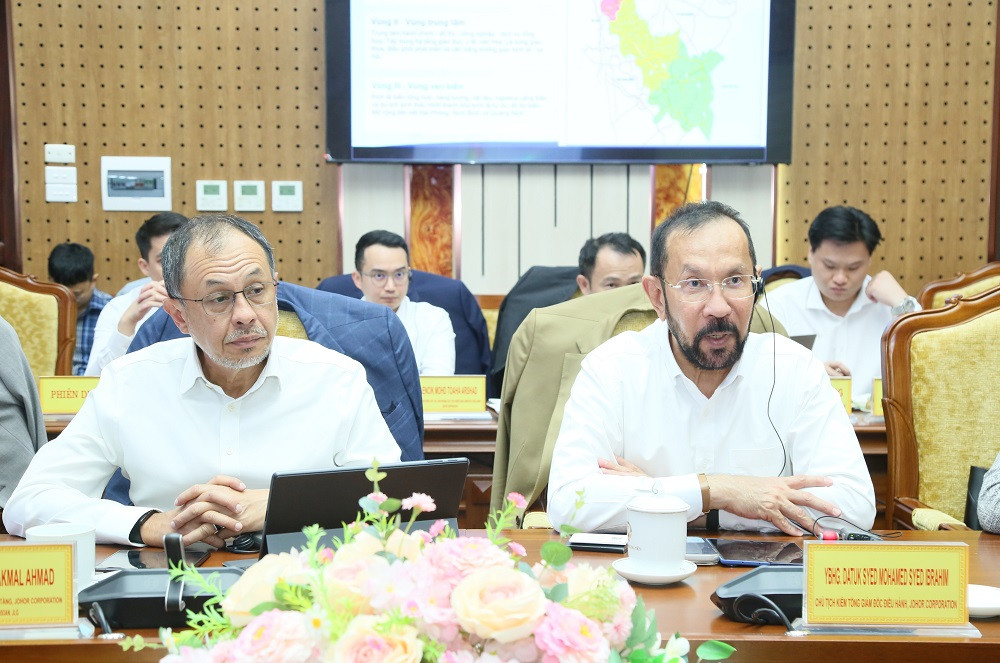 Lãnh đạo các doanh nghiệp và thành viên của đoàn dự buổi làm việc (1)
