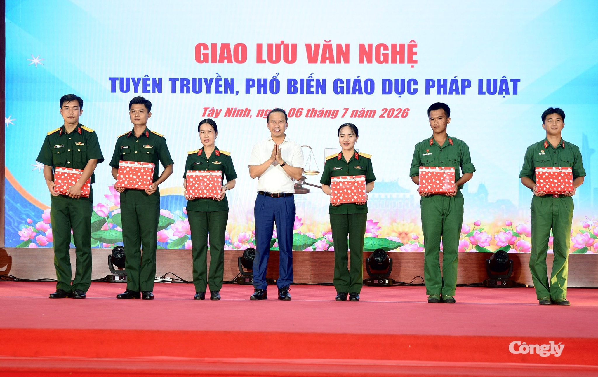 z8014613870389_e98719a4ddc2bf644022d1f15124c4fc(1).jpg