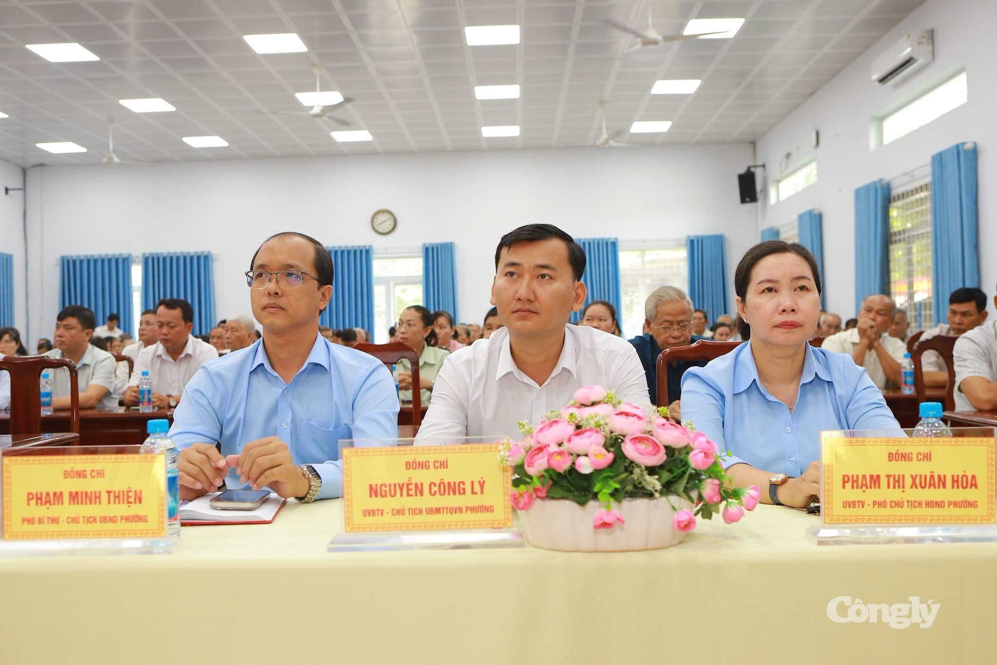 Lãnh đạo địa phương tham dự Hội nghị tiếp xúc cử tri