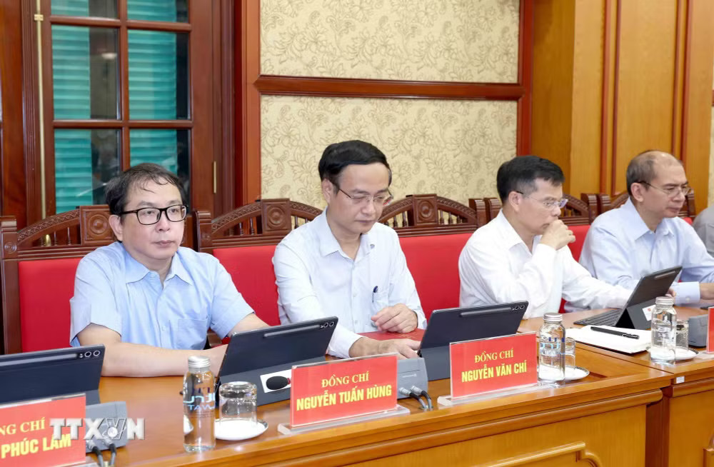 ttxvn-thuong-truc-ban-bi-thu-chu-tri-hop-so-ket-chuyen-doi-so-trong-cac-co-quan-dang-4.jpg