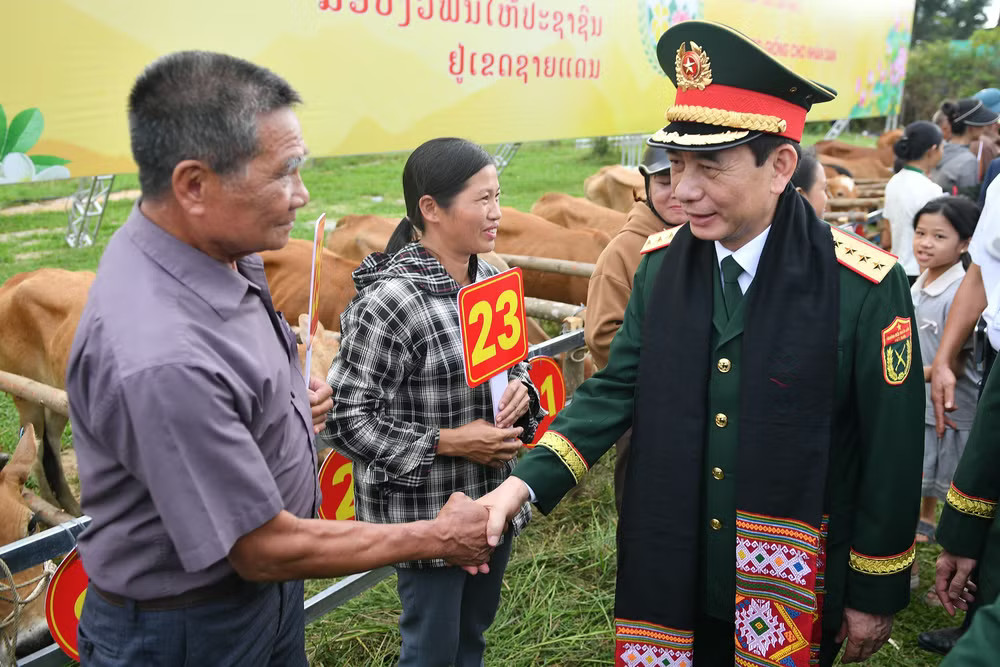 giao-luu-bien-gioi-viet-lao-107-4355.jpg