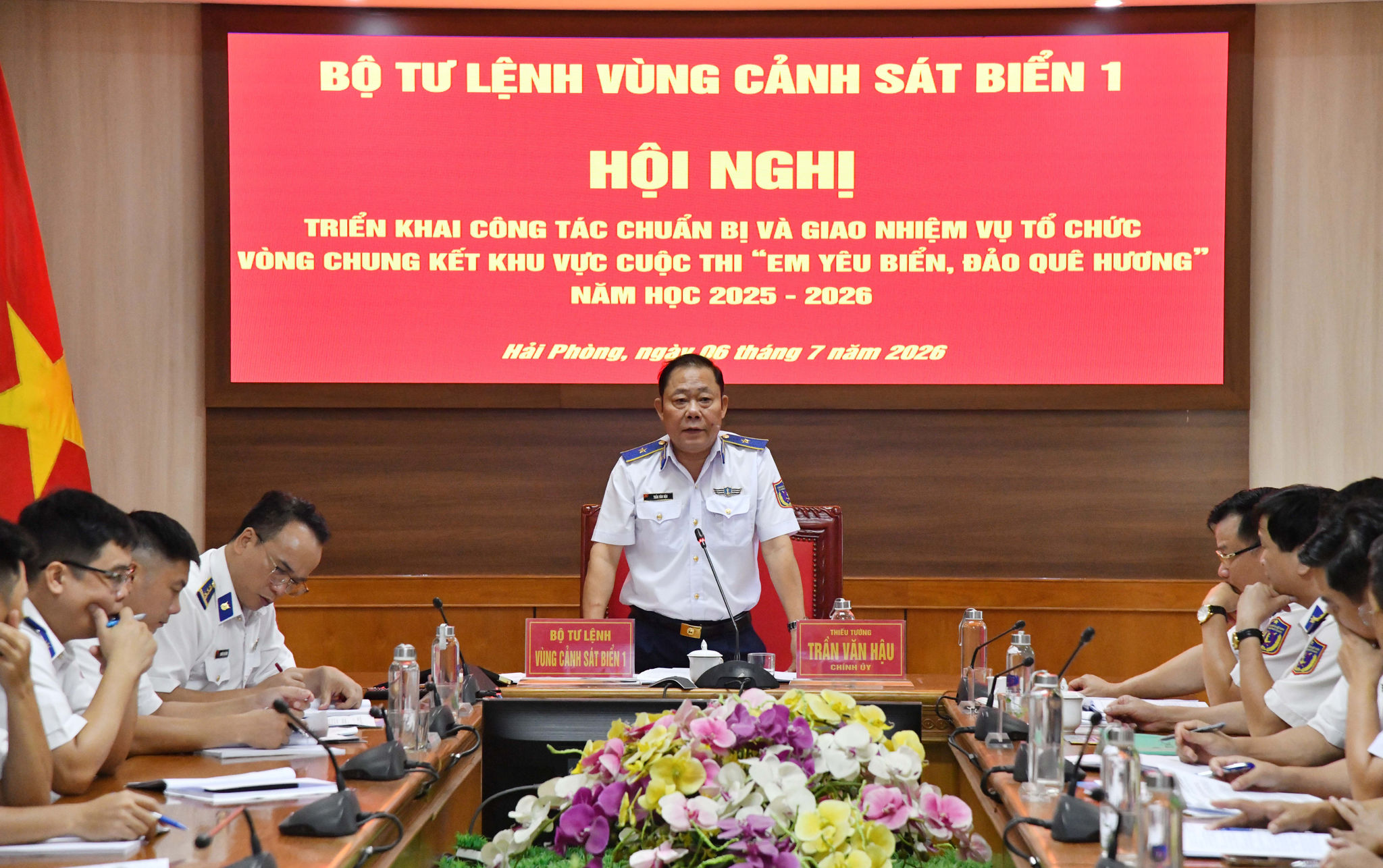 Thiếu tướng Trần Văn Hậu chủ trì hội nghị giao nhiệm vụ tổ chức vòng thi cấp khu vực Em yêu biển đảo quê hương