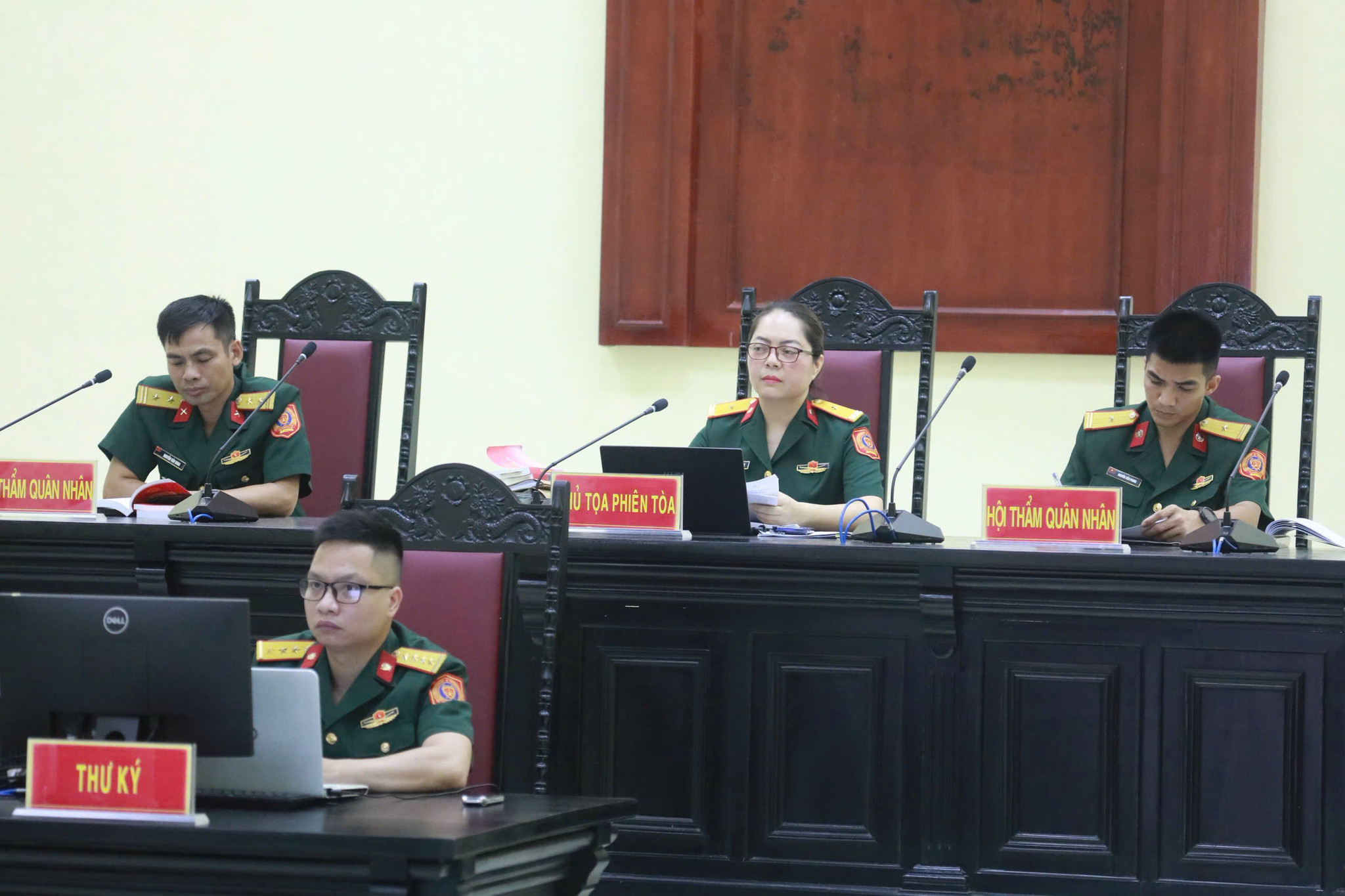xét xử trực tuyến