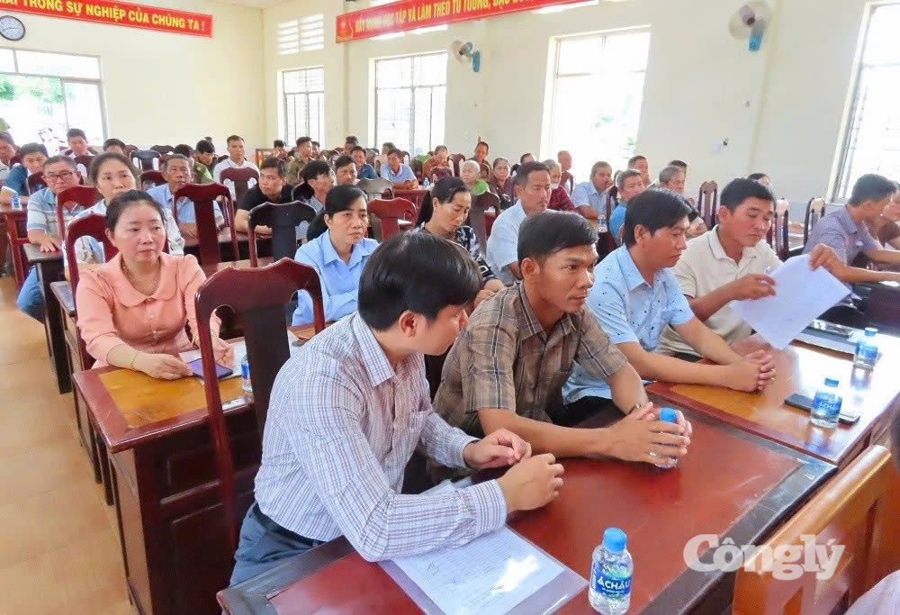 Các đại biểu tham dự hội nghị nhận diện, phát hiện và xử lý đối tượng liên quan đến ma túy trên địa bàn xã Nhu Gia.