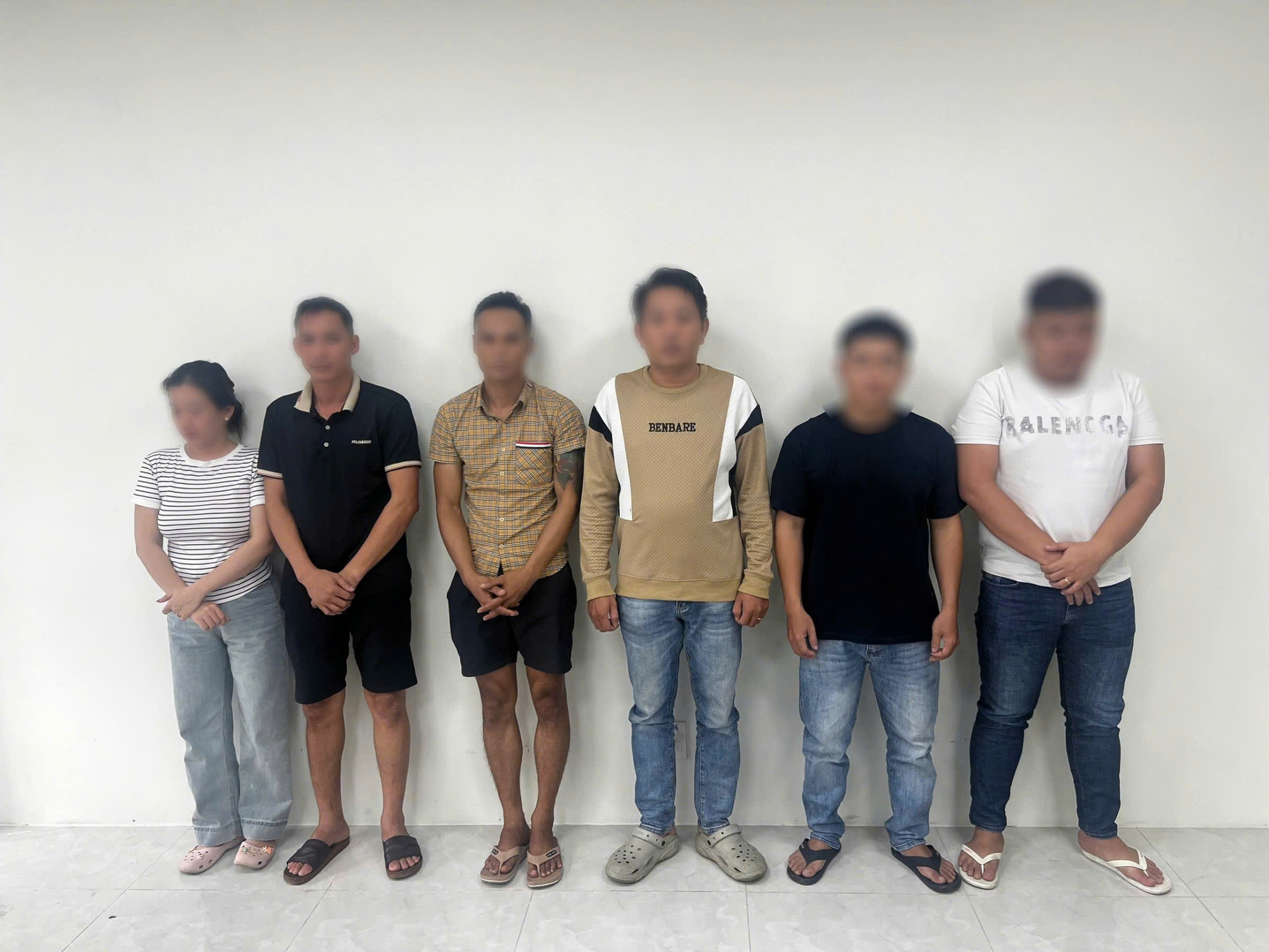 Các bị can trong vụ án tổ chức đánh bạc và đánh bạc bằng hình thức cá độ bóng đá qua mạng tại Đà Nẵng.