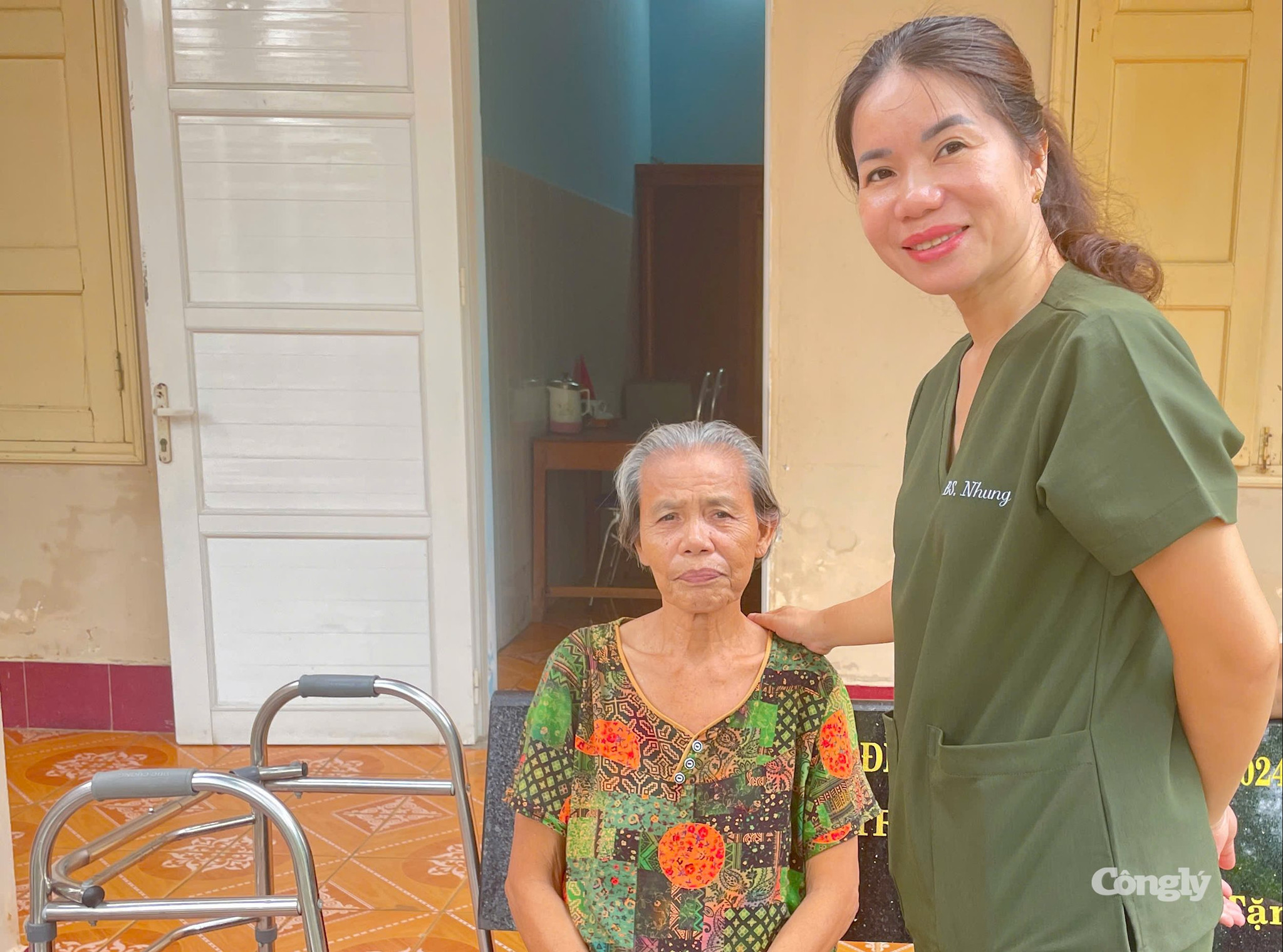 Bác Trương Thị Mong,, cựu chiến sĩ Biệt động Sài Gòn, thương binh hạng 1/4.
