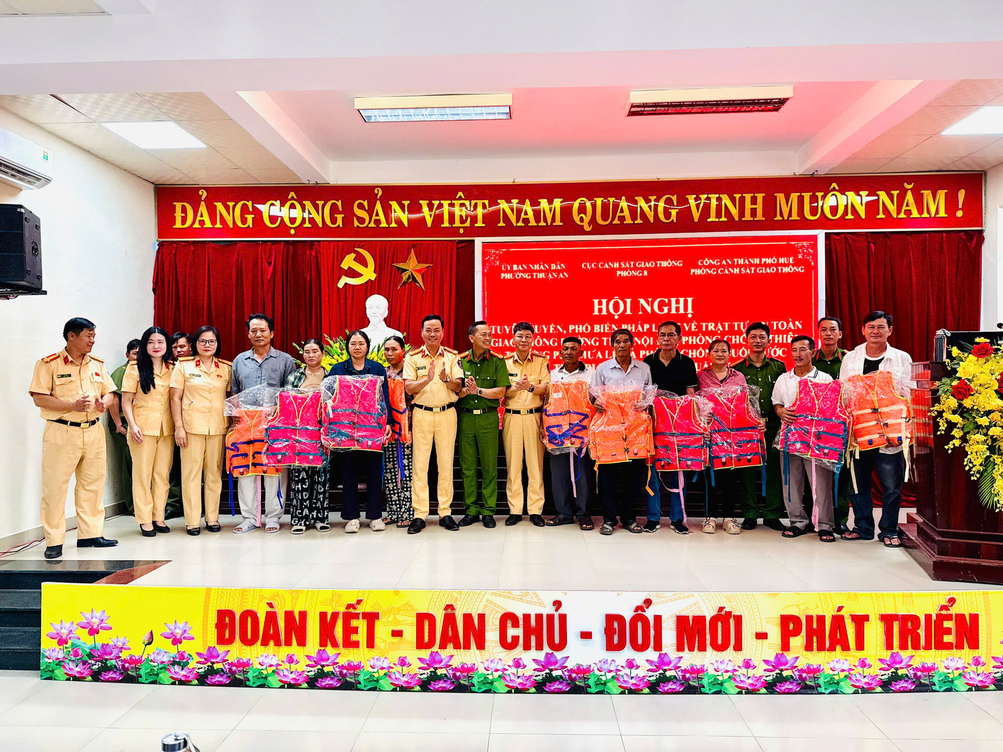 ảnh 3 tuyên truyền đường thủy