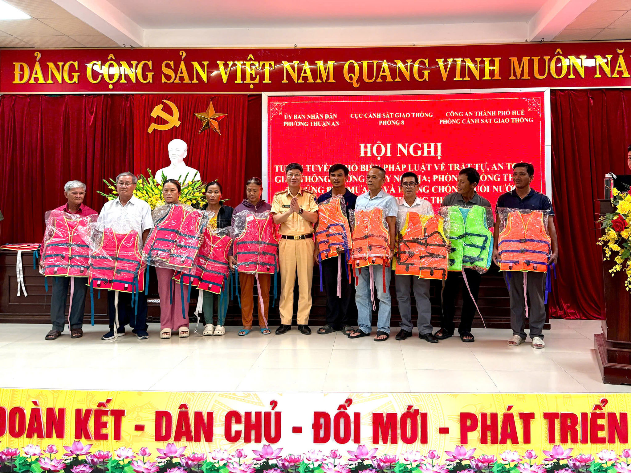 ảnh 4 tuyên truyền đường thủy