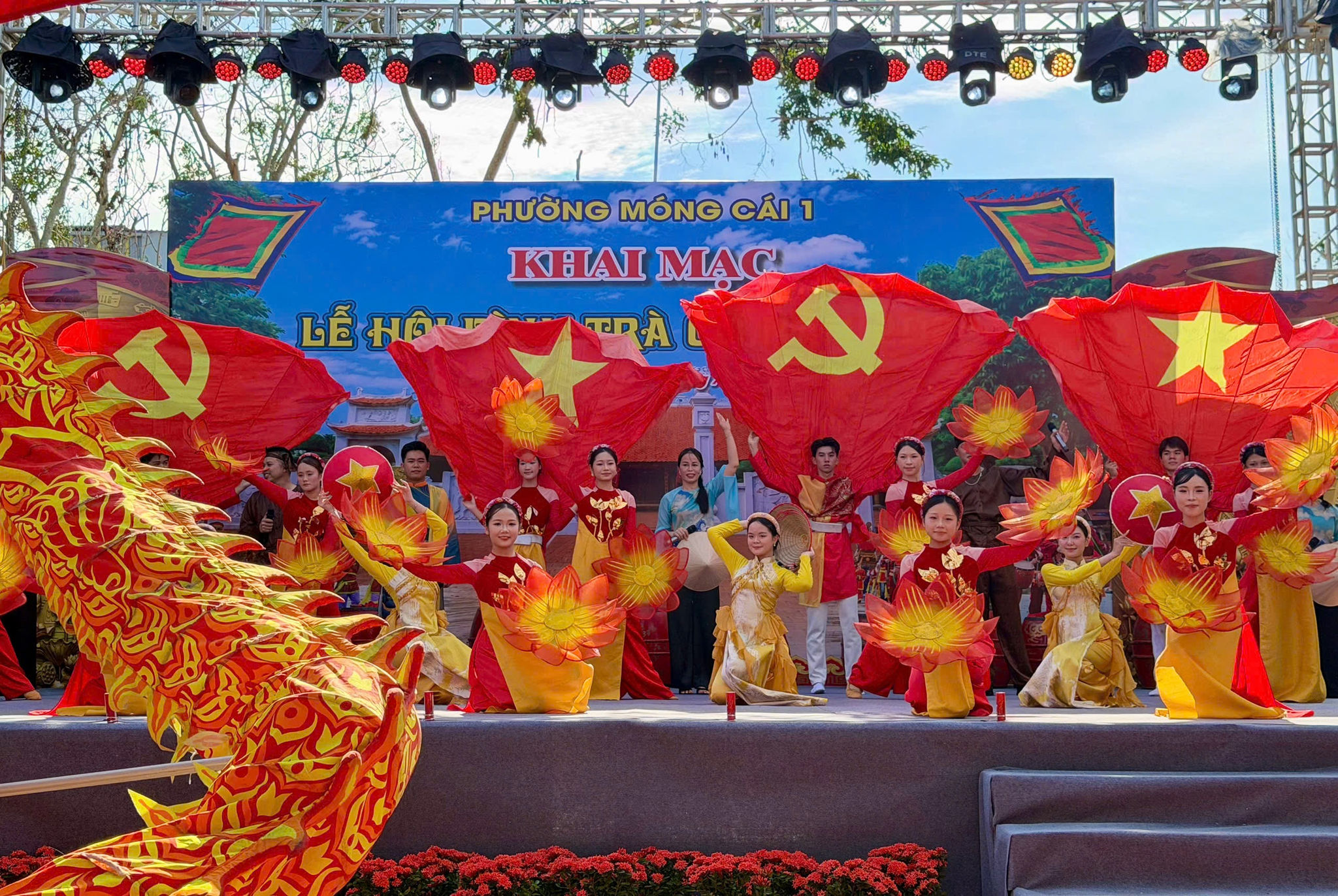 Lễ hội Đền Trà Cổ2