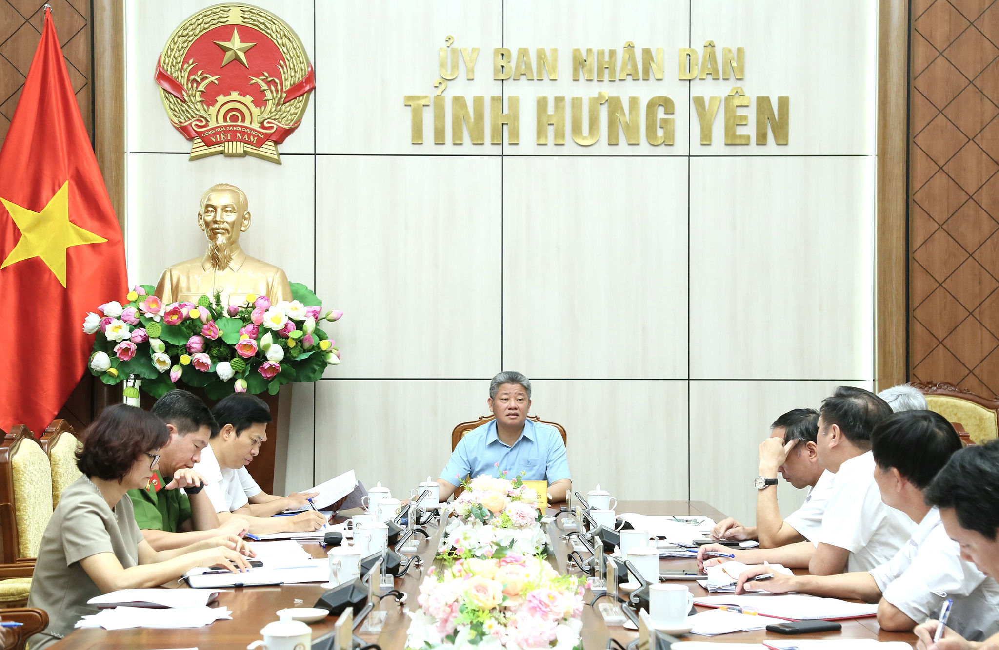 Đồng chí Nguyễn Mạnh Quyền, Phó Bí thư Tỉnh ủy, Chủ tịch UBND tỉnh chủ trì cuộc họp_