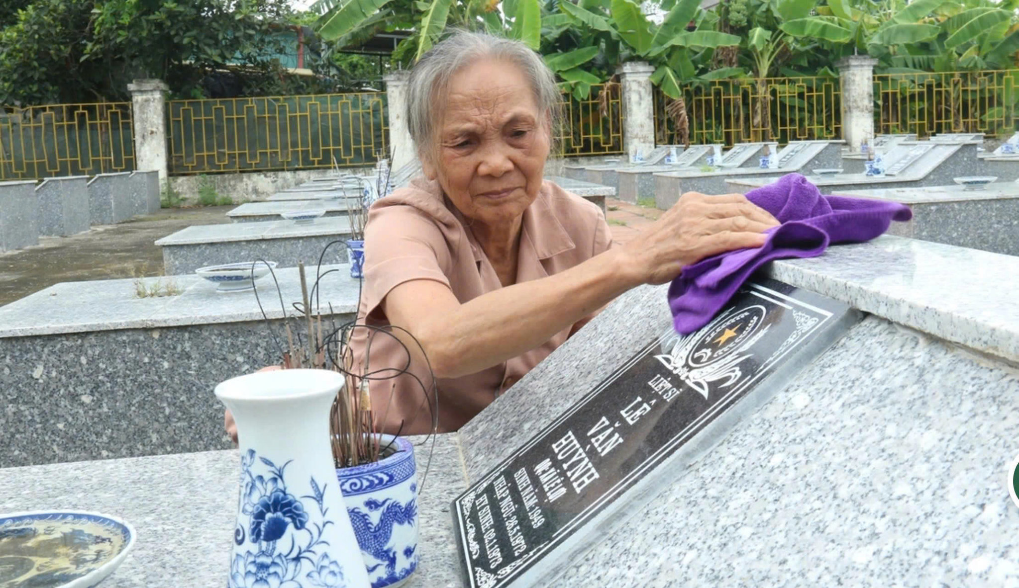 Sau 29 năm kể từ ngày liệt sĩ Lê Văn Huỳnh hy sinh, gia đình mới đón được liệt sĩ Lê Văn Huỳnh trở về quê hương. Ảnh: Đức Duy