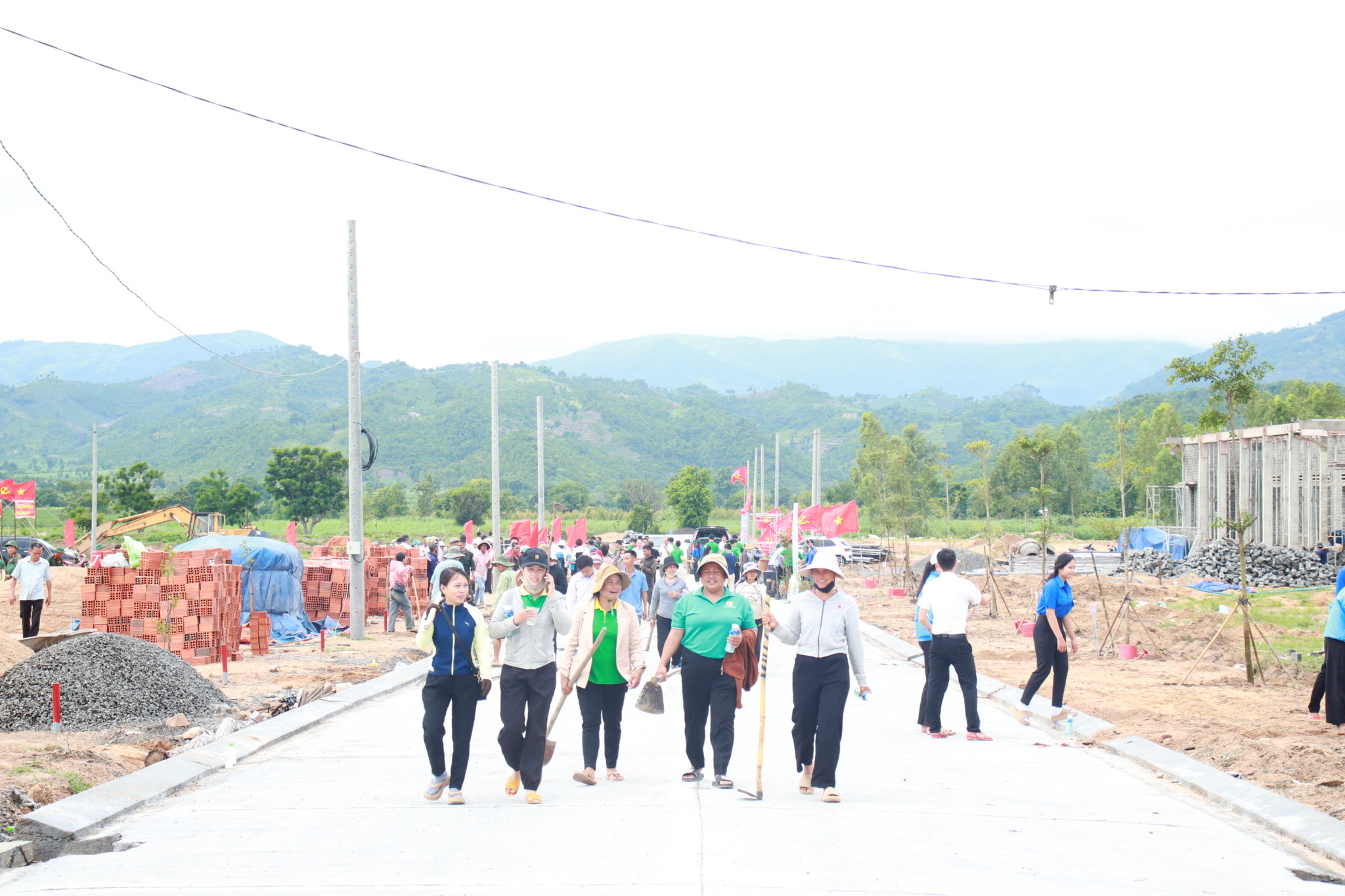 Gia Lai. Xây nhà ở khu tái định cư cho dân cư vùng ngập lụt xã Ia Hiao 1
