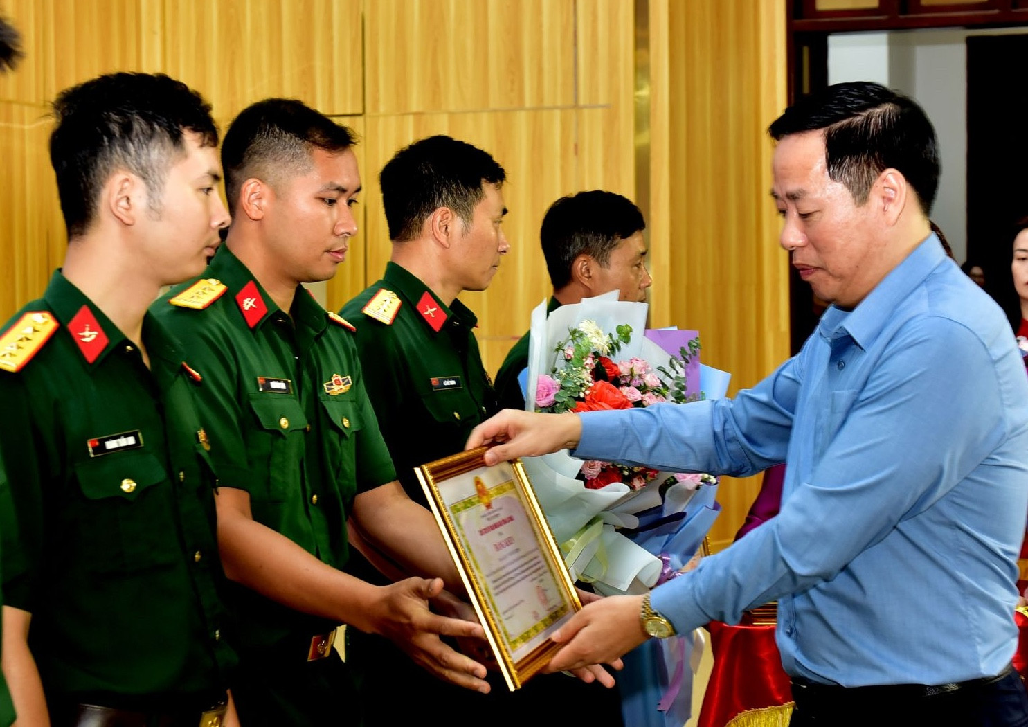 Chủ tịch tặng 