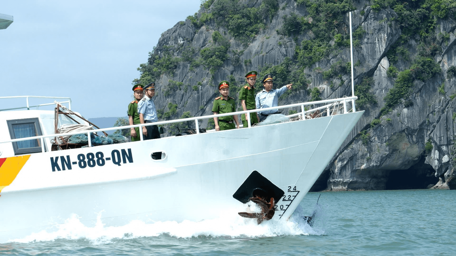 Phòng Cảnh sát kinh tế phối hợp lực lượng Kiểm ngư tăng cường tuần tra, kiểm tra, kiểm soát hoạt động khai thác thủy sản trên vùng biển tỉnh, kịp thời phát hiện, ngăn chặn các hành vi vi phạm pháp luật.