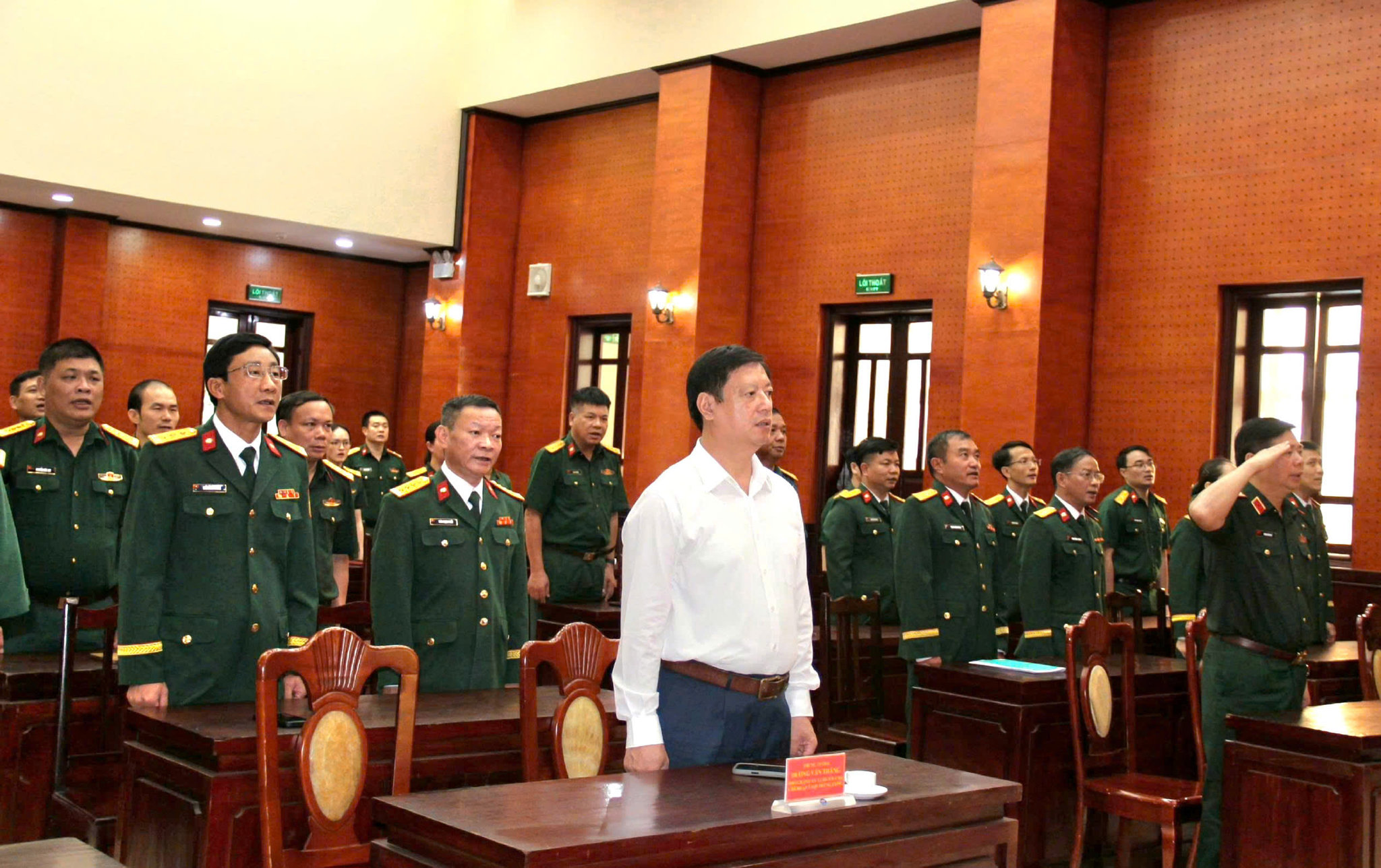làm lễ chào cờ