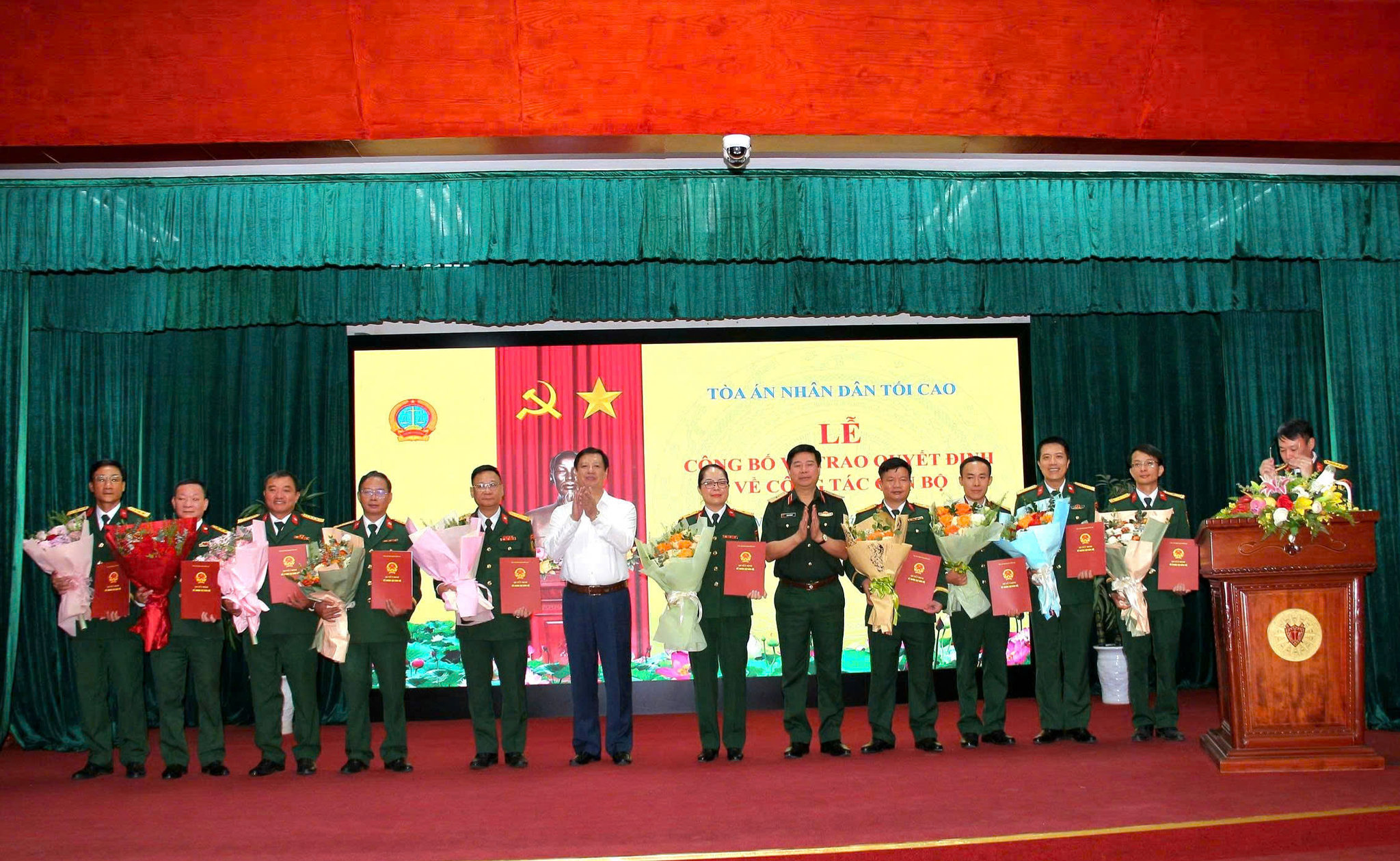 tặng hoa chúc mừng