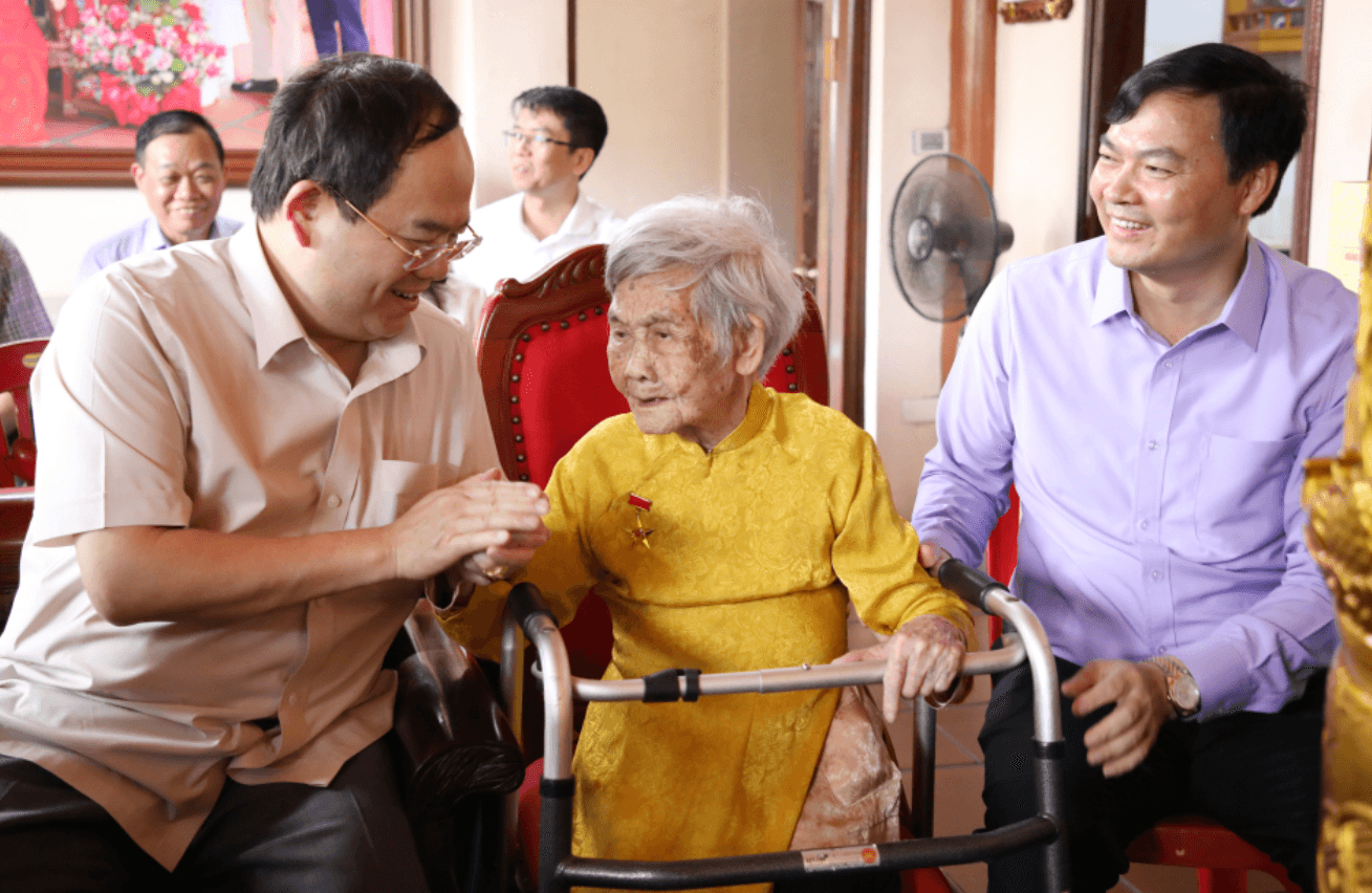 Bí thư Quản Minh Cường